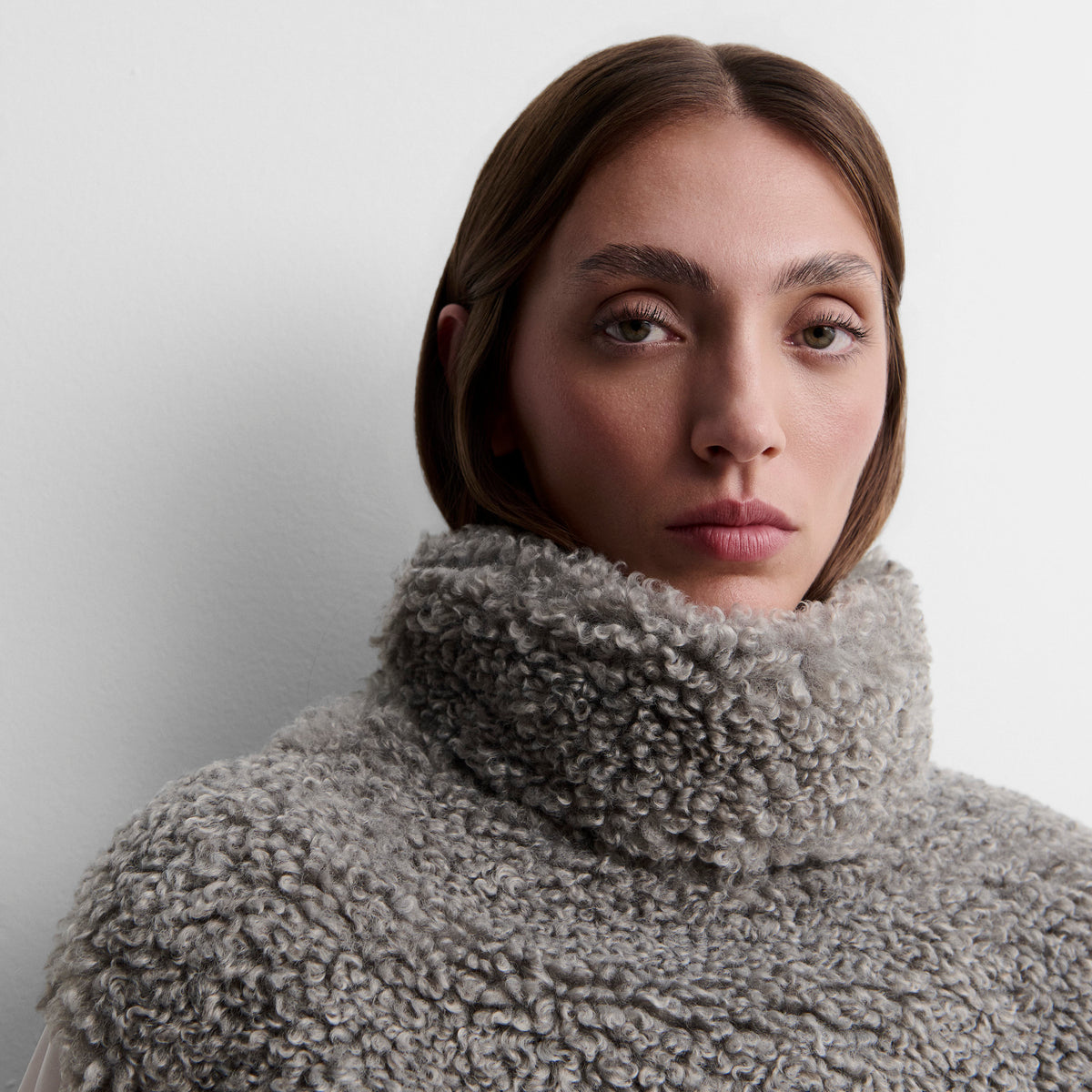 Short fur effect vest