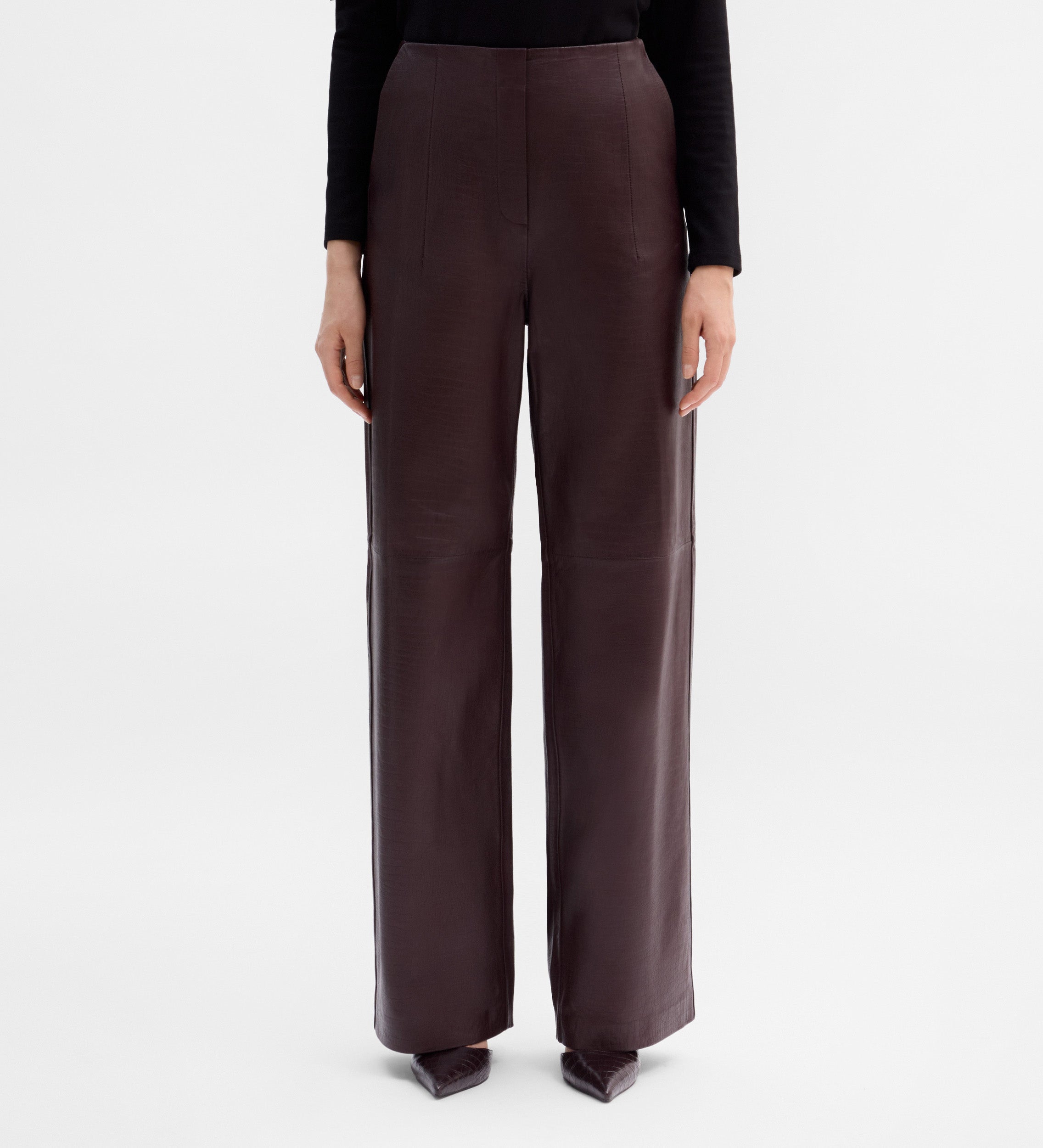 Pantalón de piel grabada