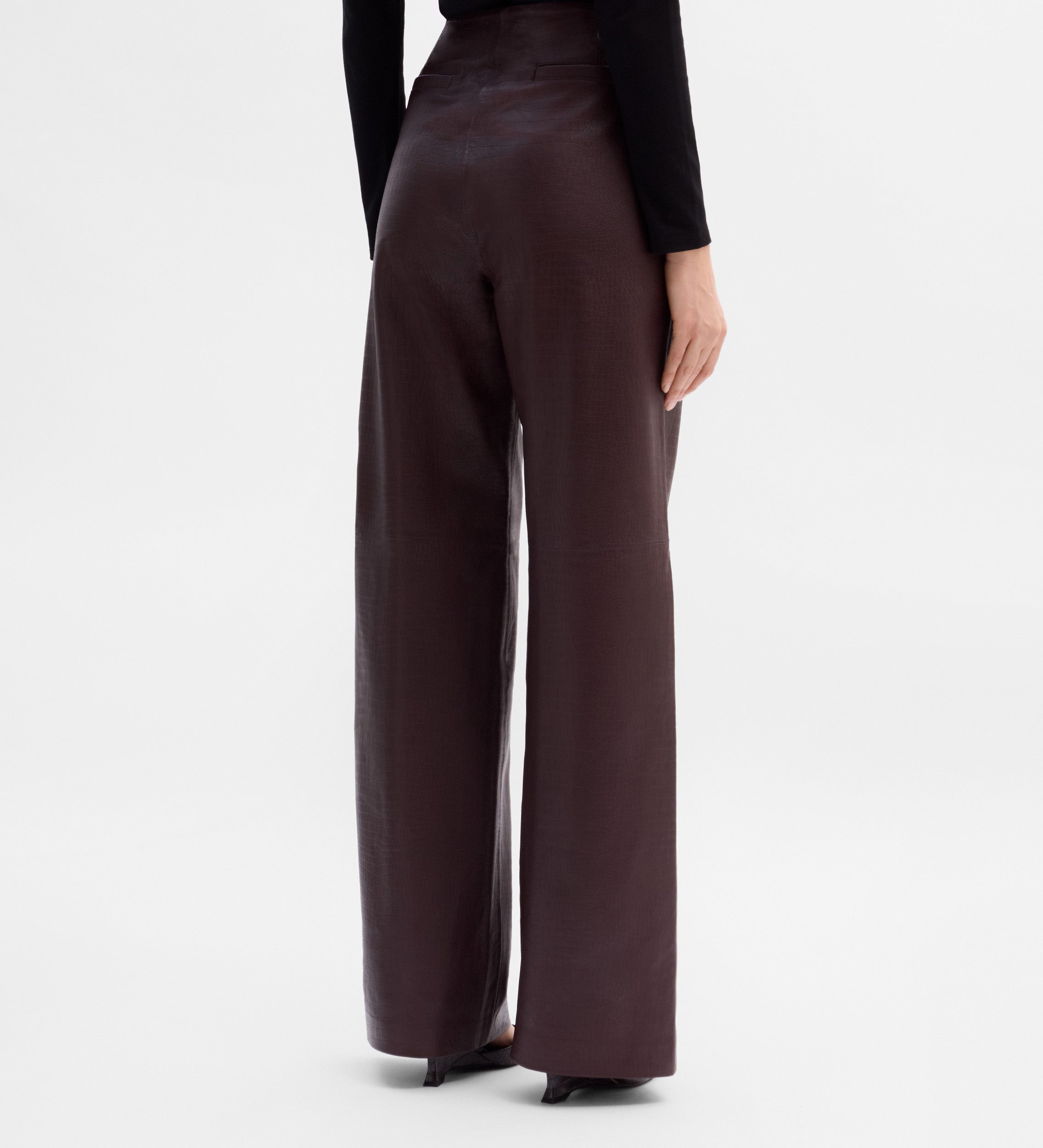 Pantalón de piel grabada