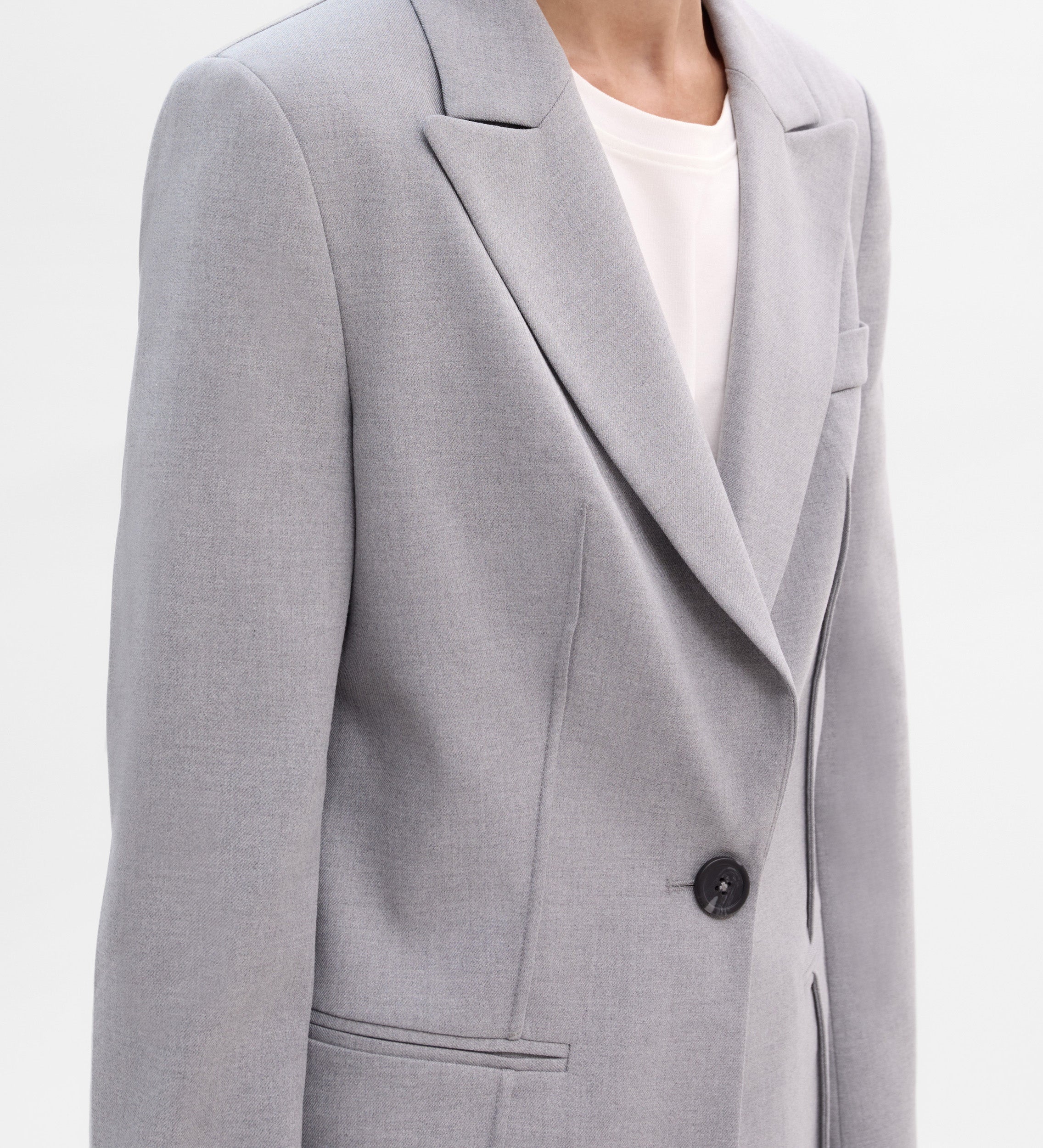 Fitted blazer with seams