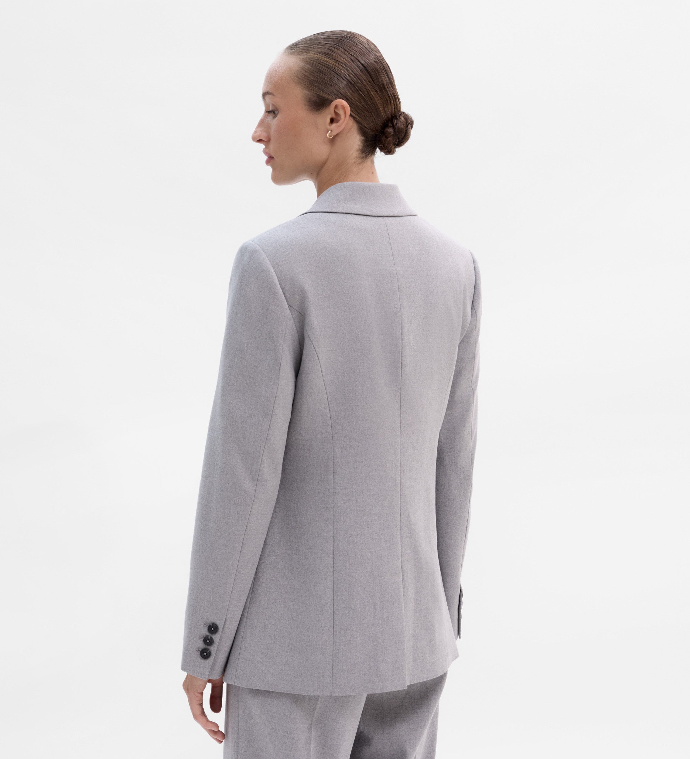 Fitted blazer with seams