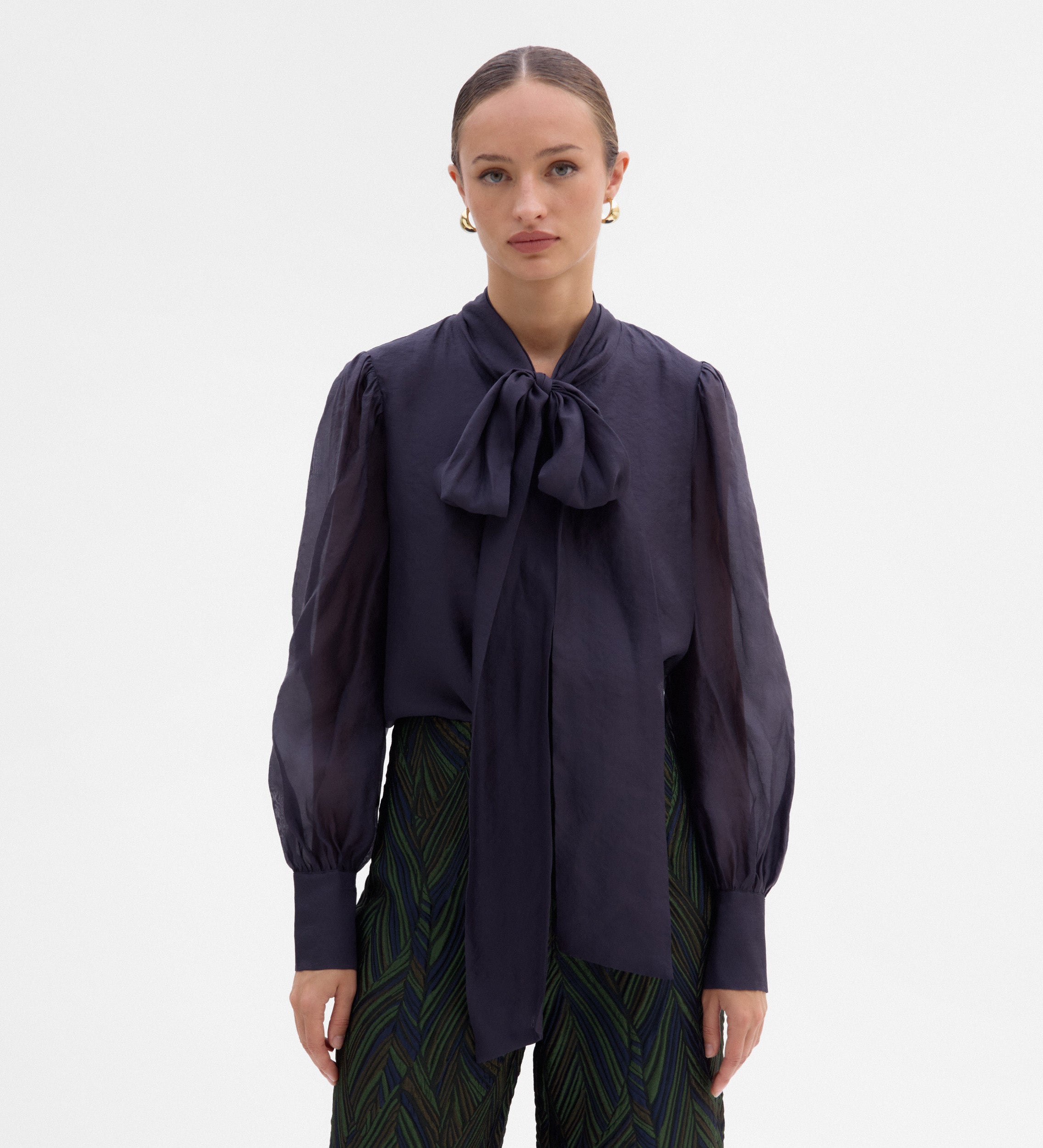 Blouse bow neck