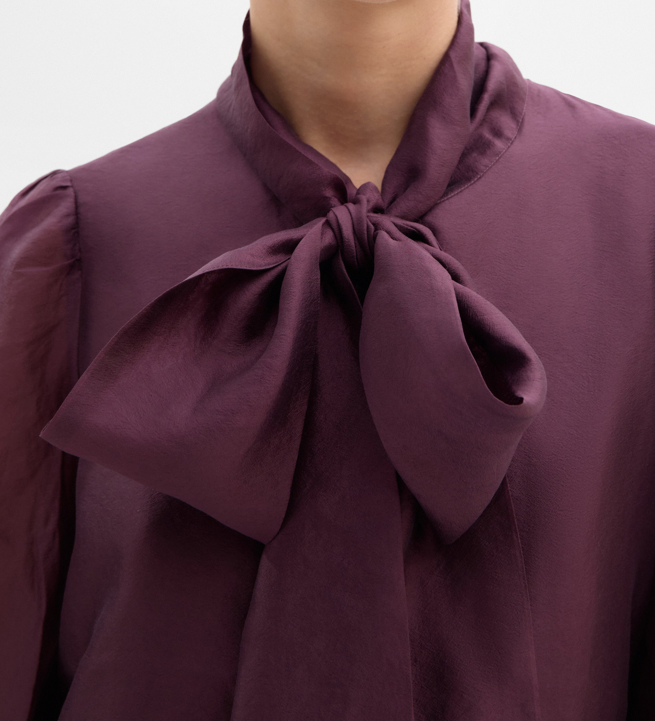 Blouse bow neck
