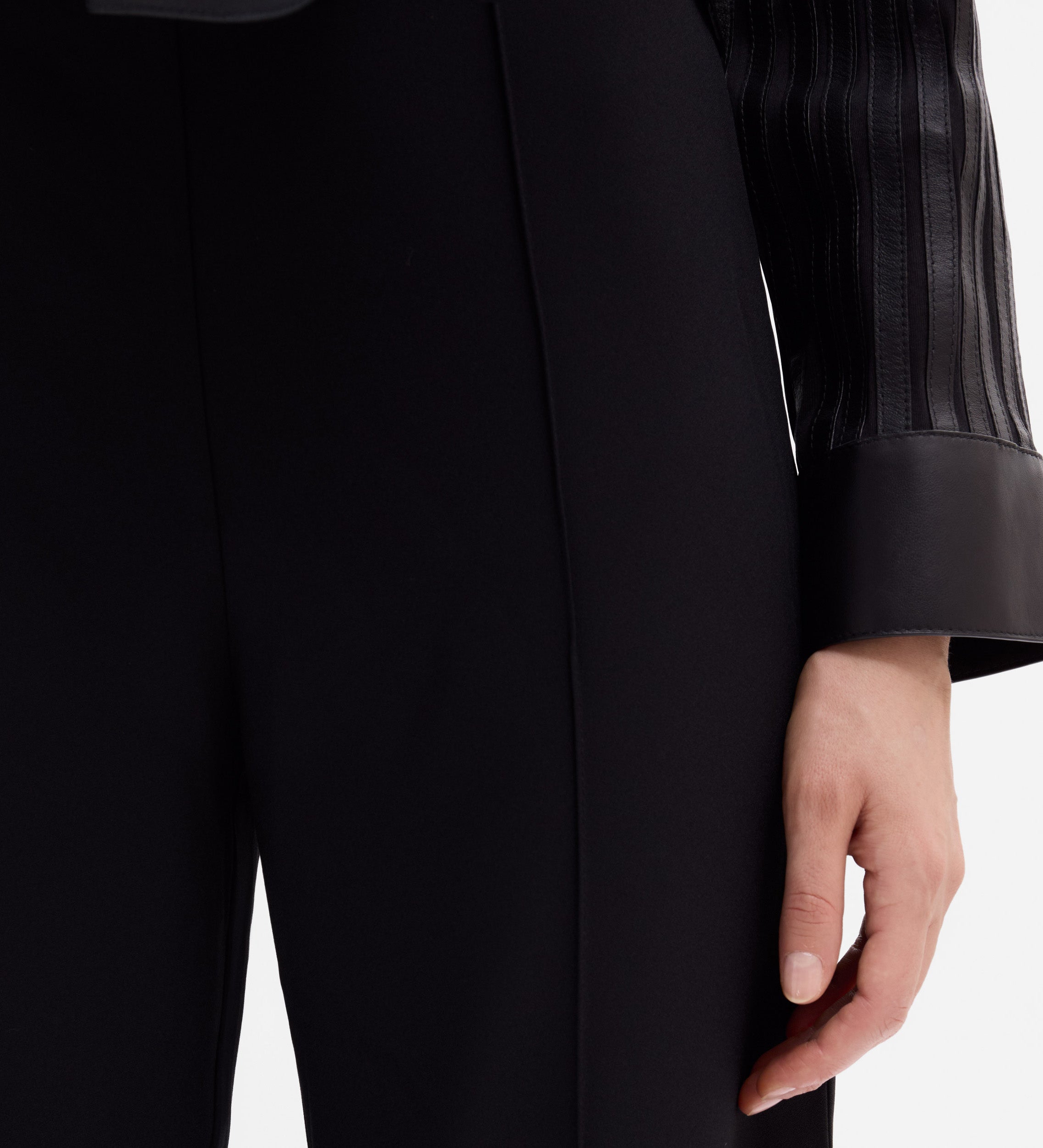 Pantalón tiro alto acampanado