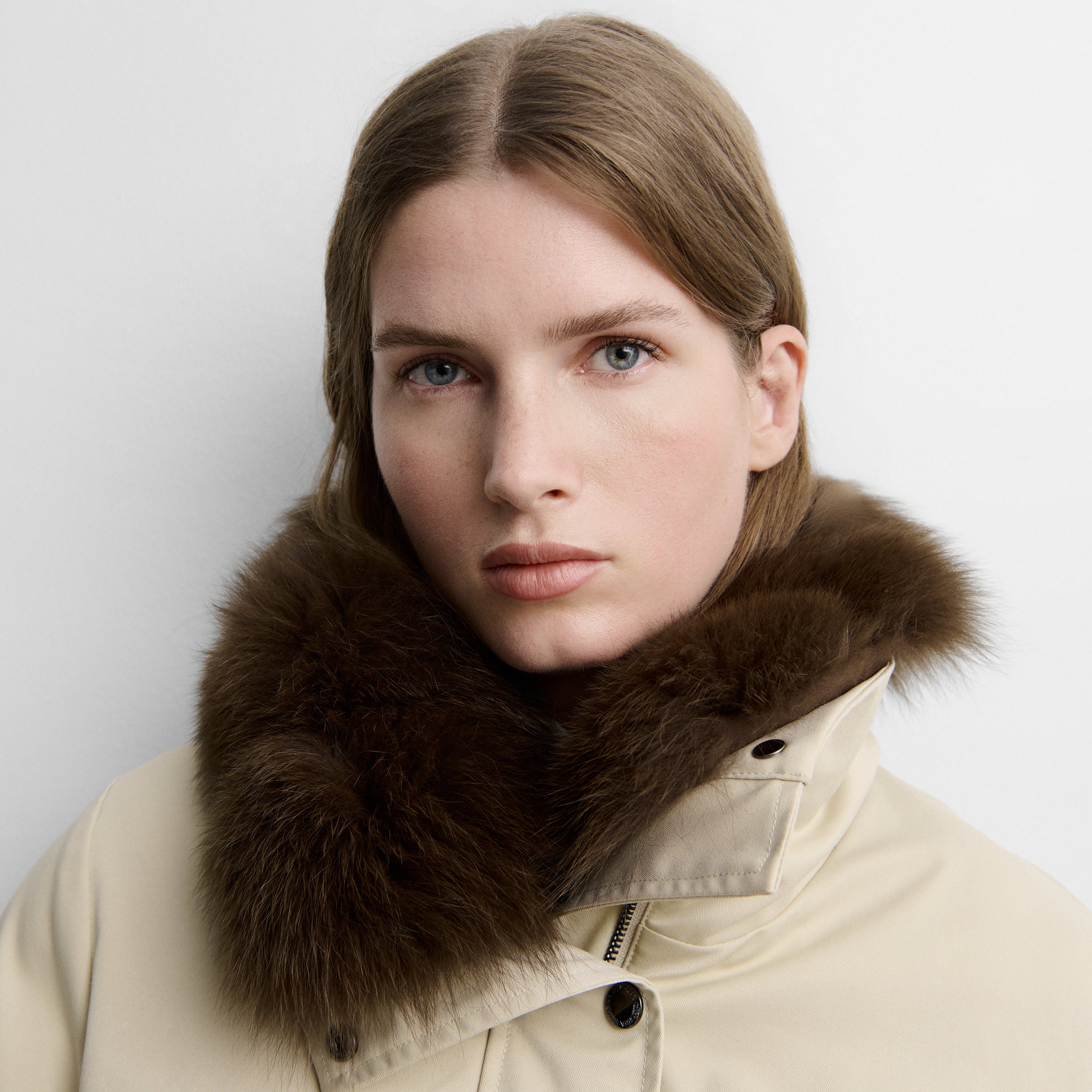 Parka courte à col en fourrure