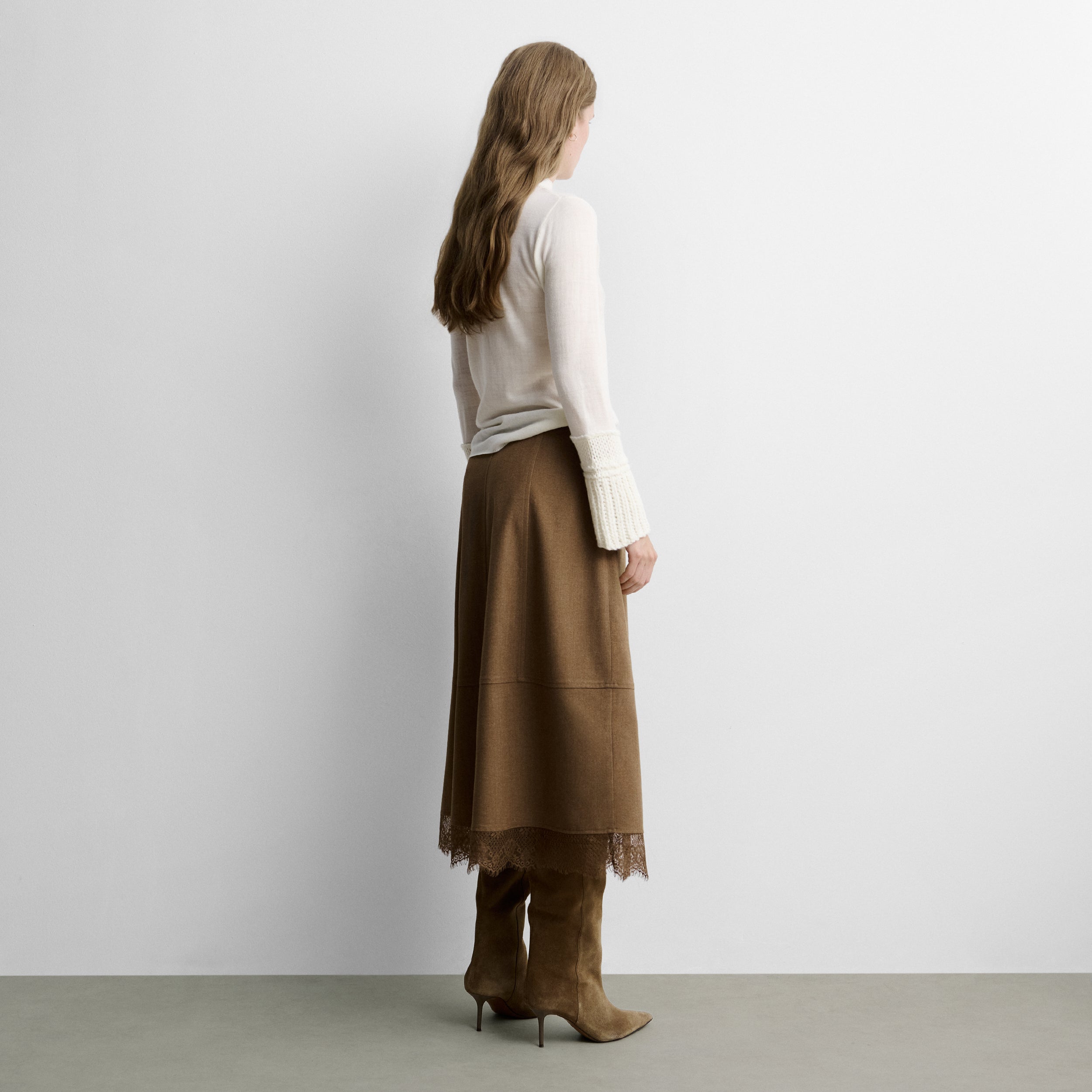 Falda midi puntilla