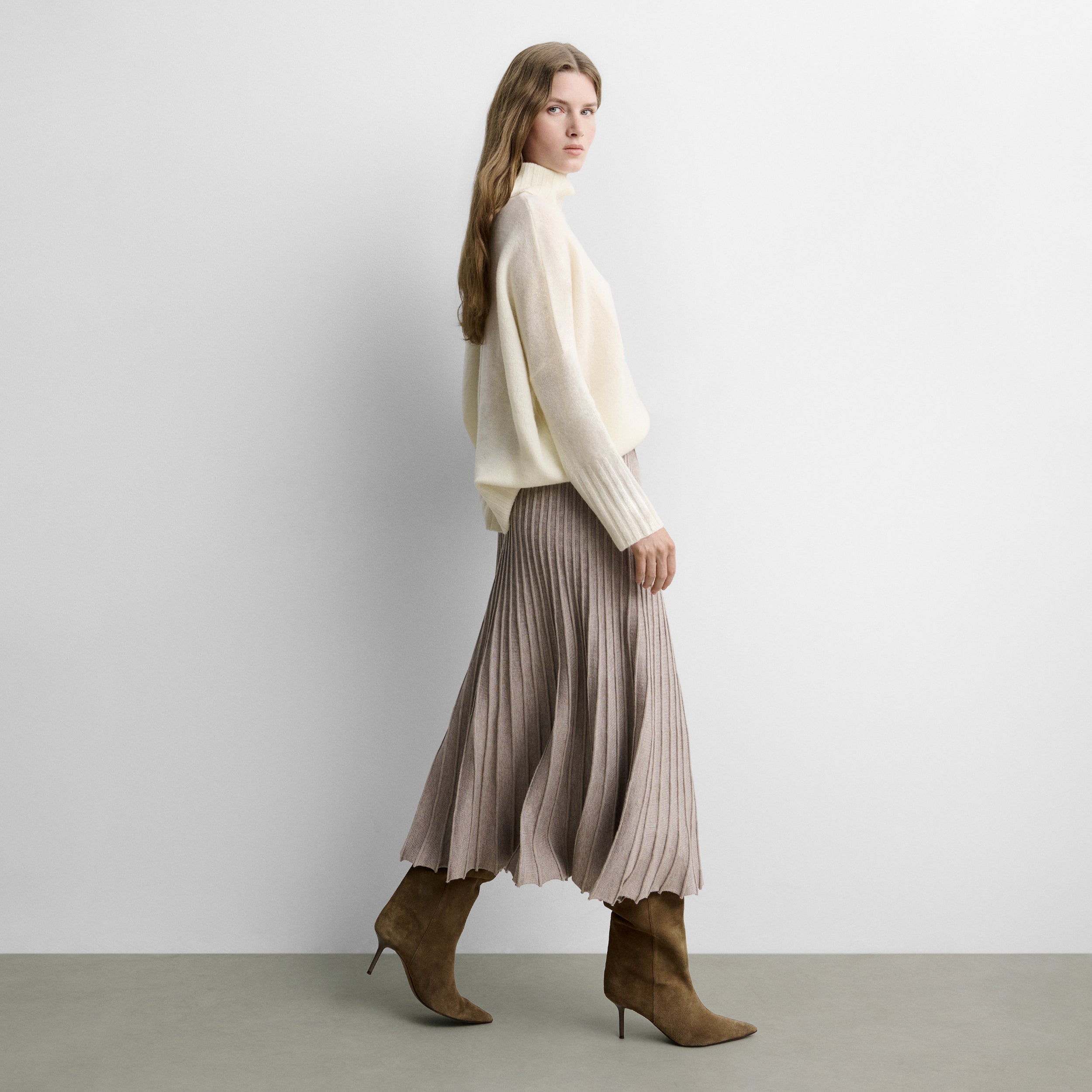 Flared knit skirt