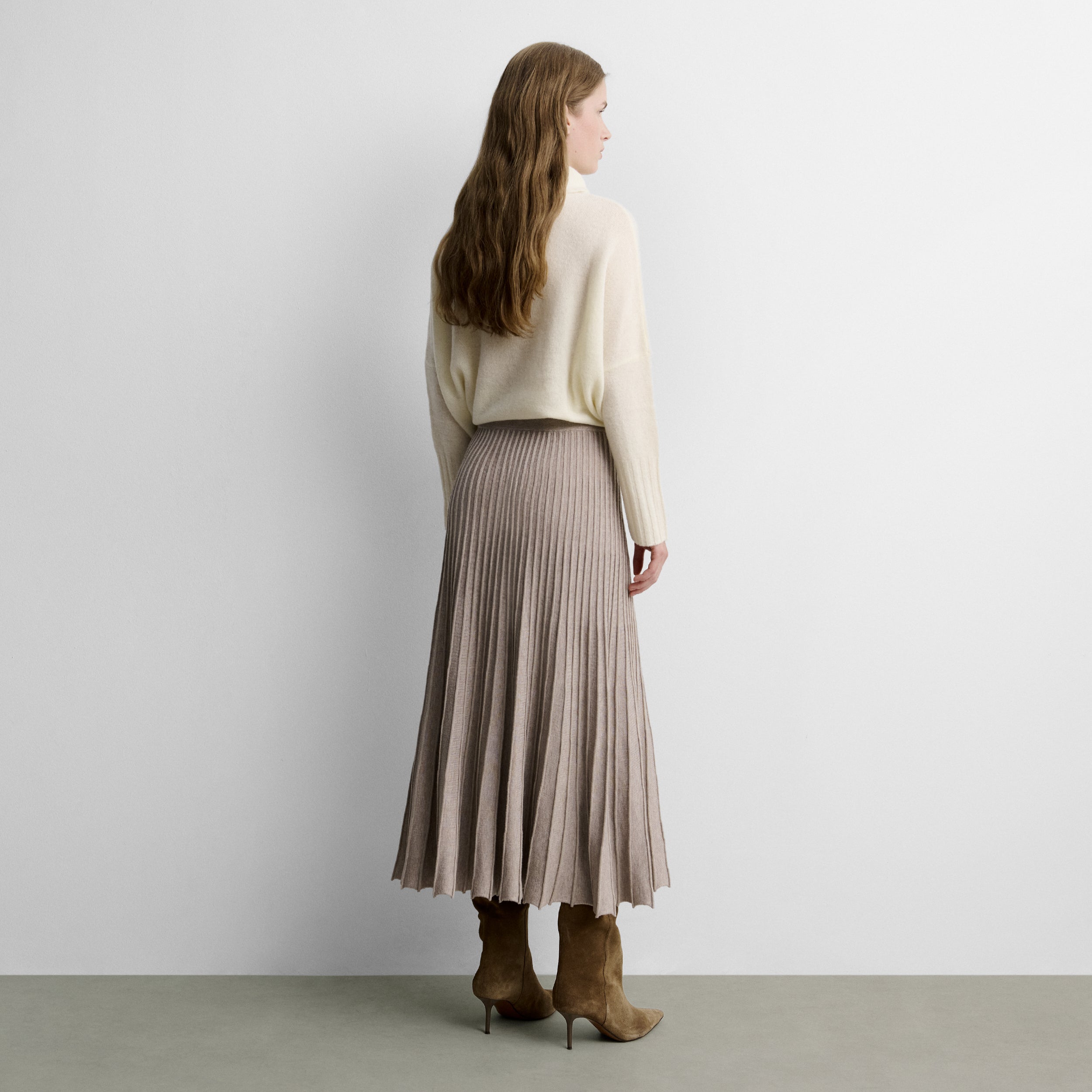 Flared knit skirt