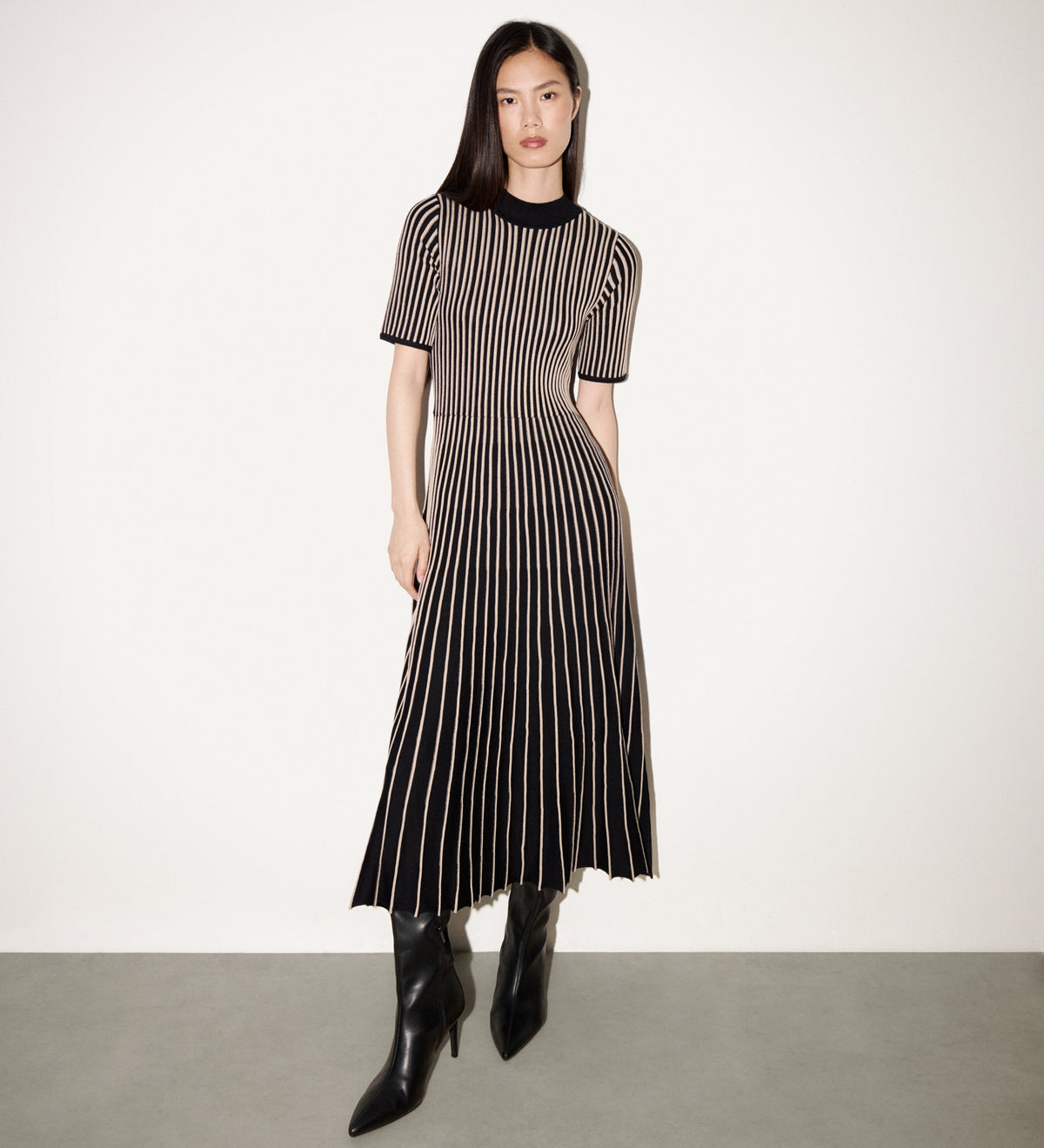 Two-tone knit dress