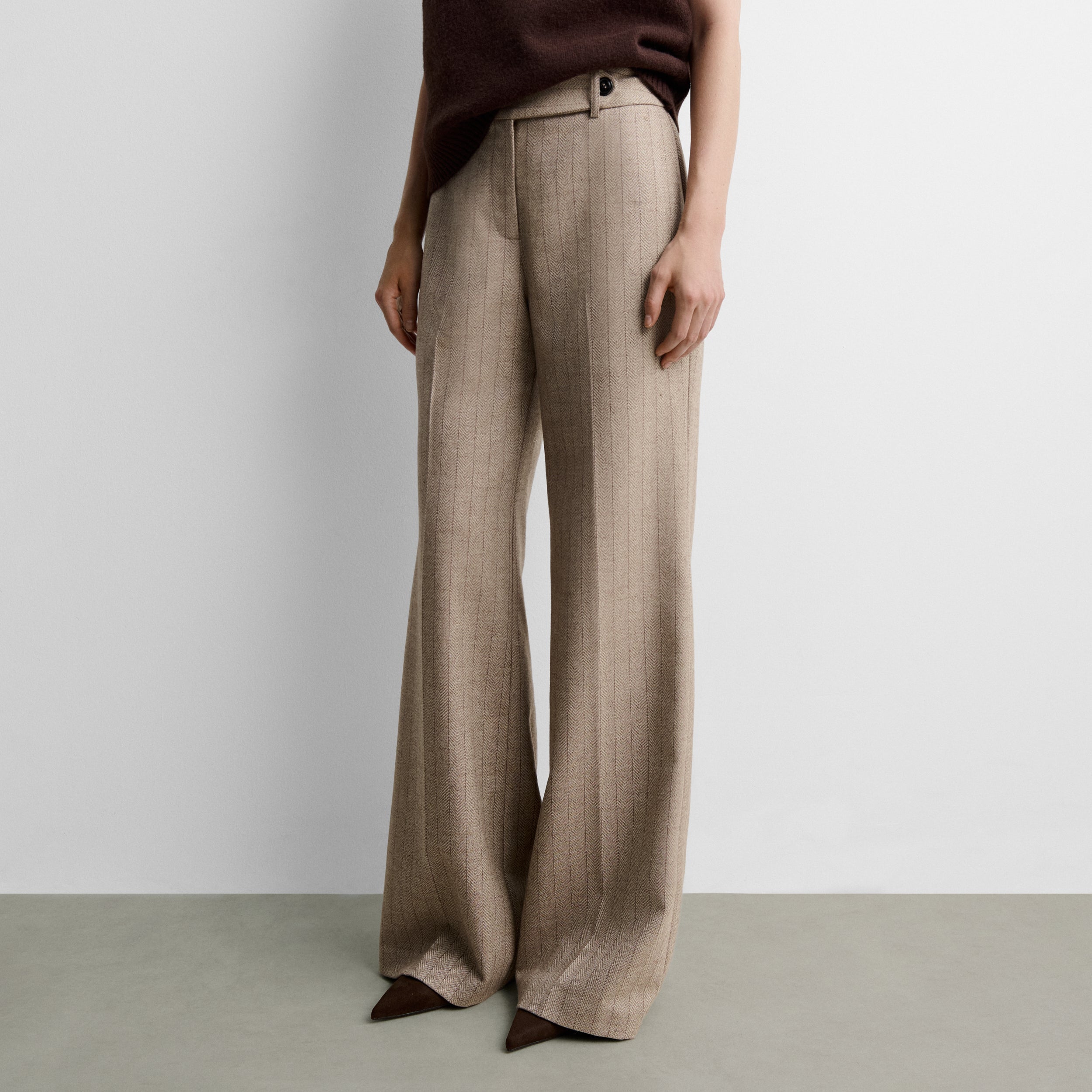 Pantalón espiga acampanado