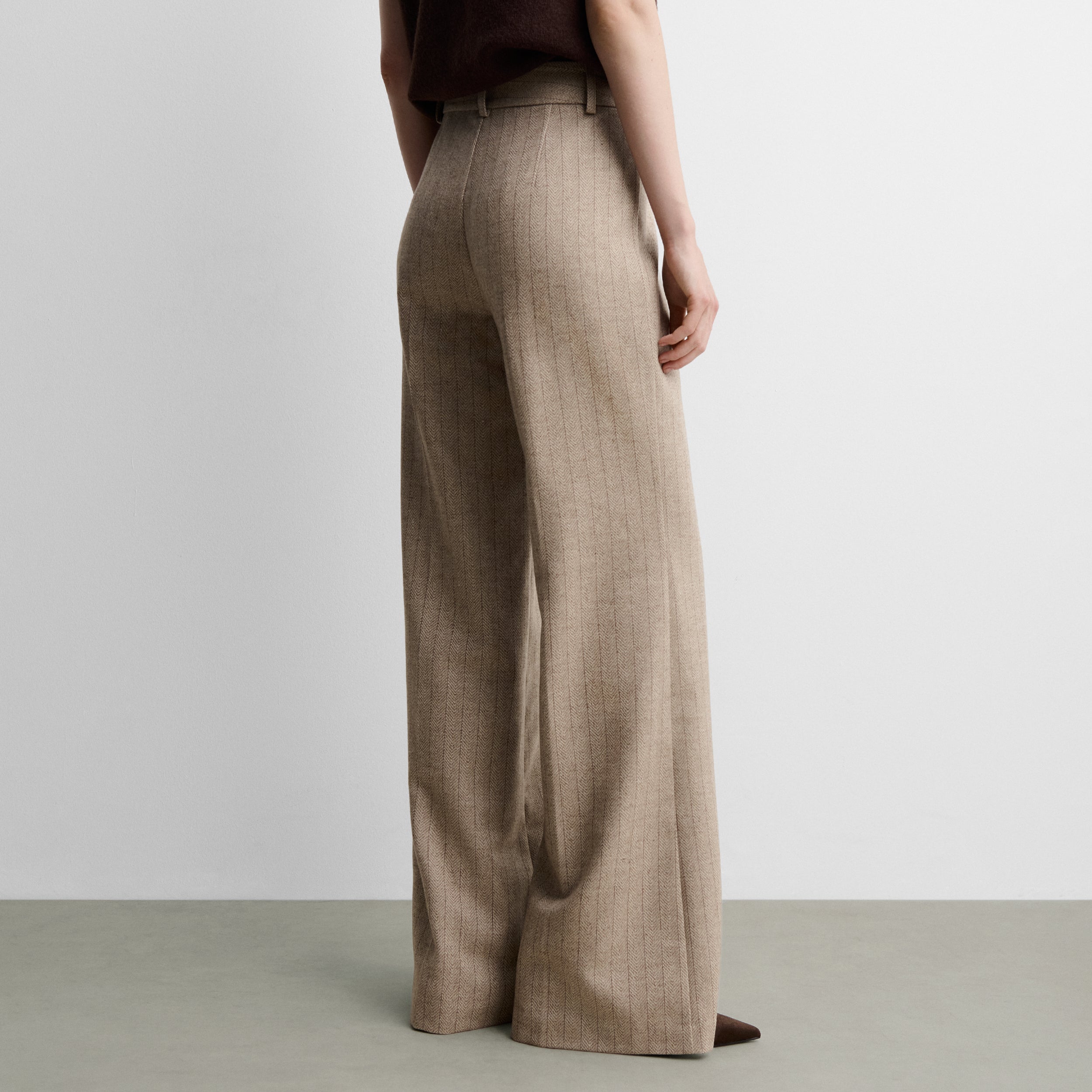 Pantalón espiga acampanado