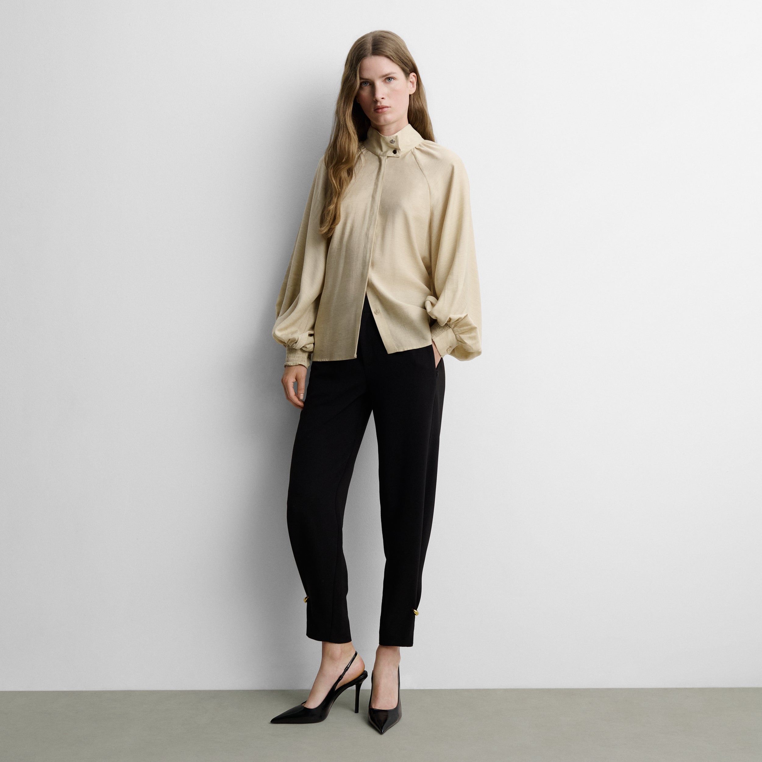 Blusa fluida cuello chimena