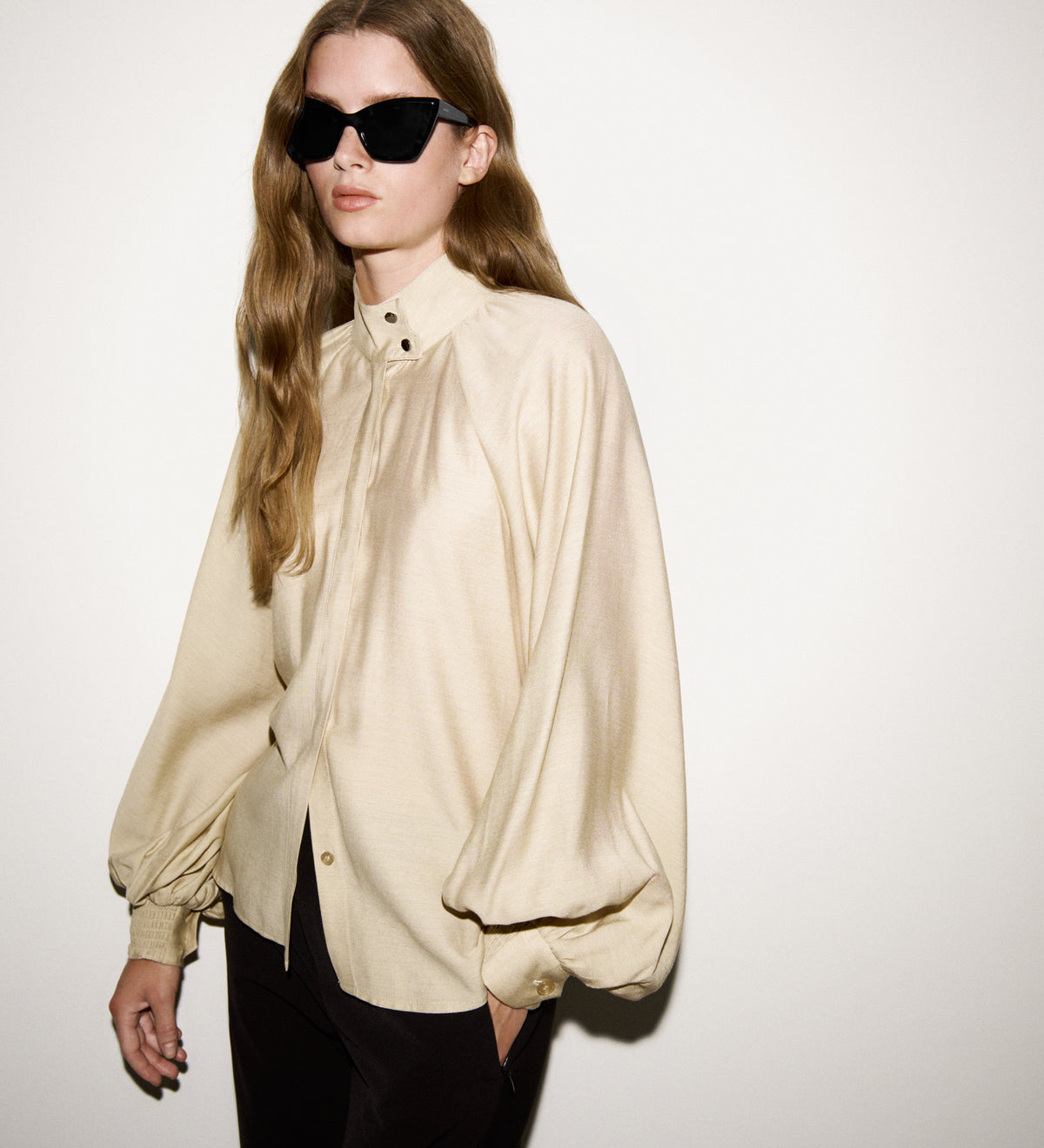 Blusa fluida cuello chimena
