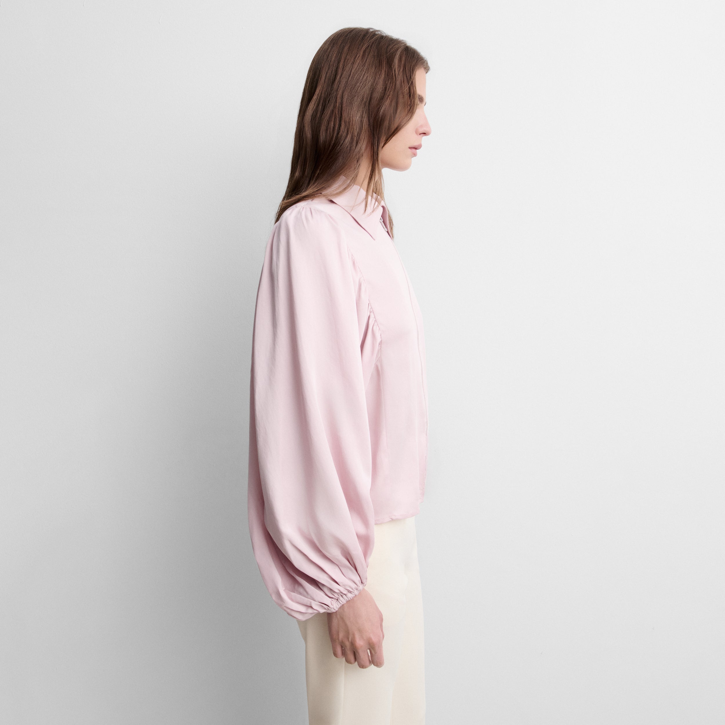 Blouse à fermeture éclair et manches bouffantes