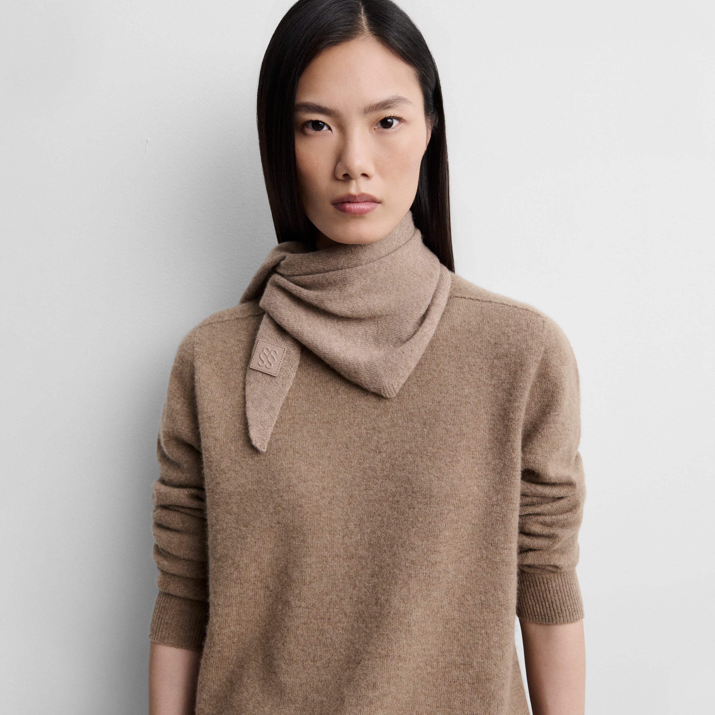 Triangular cashmere scarf