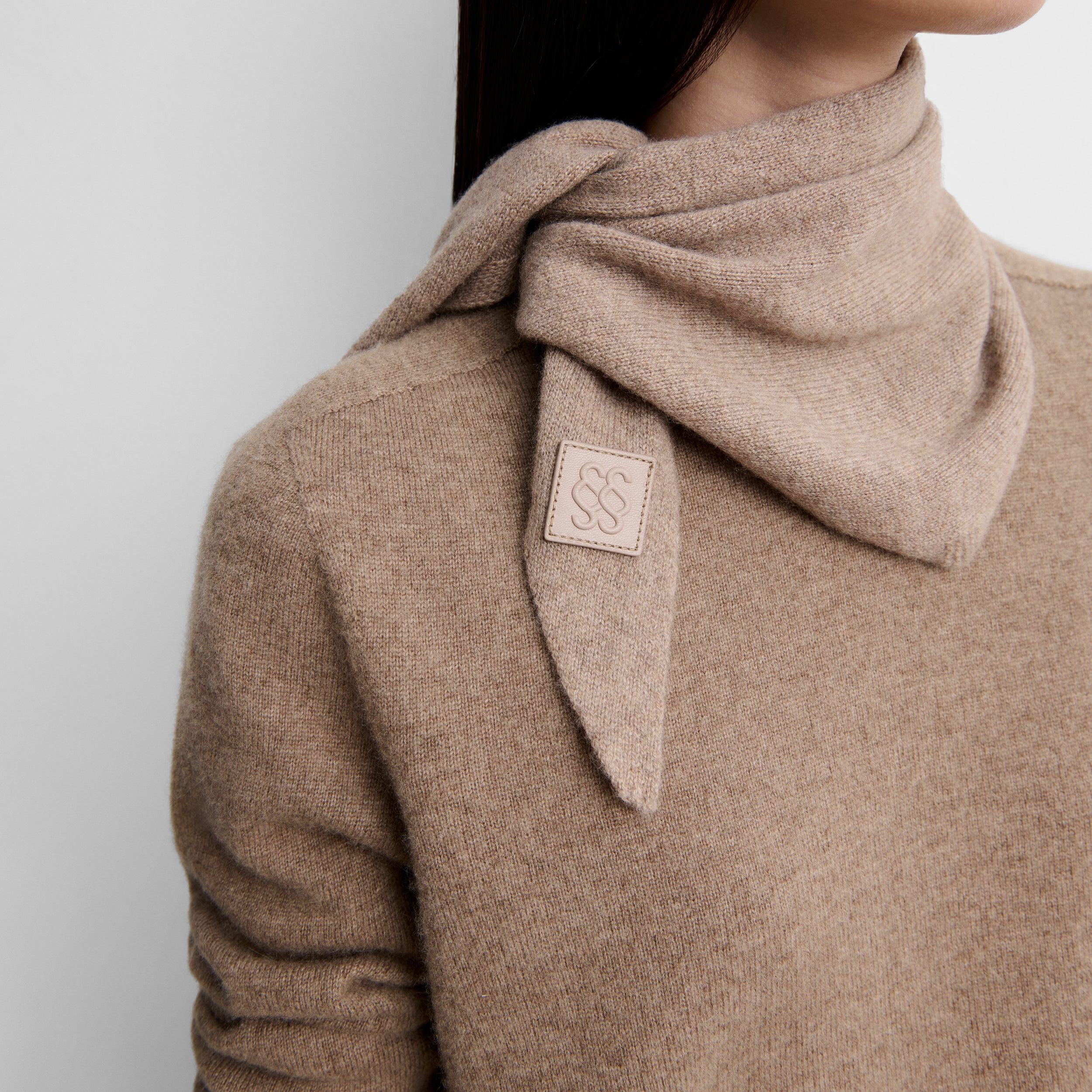 Triangular cashmere scarf