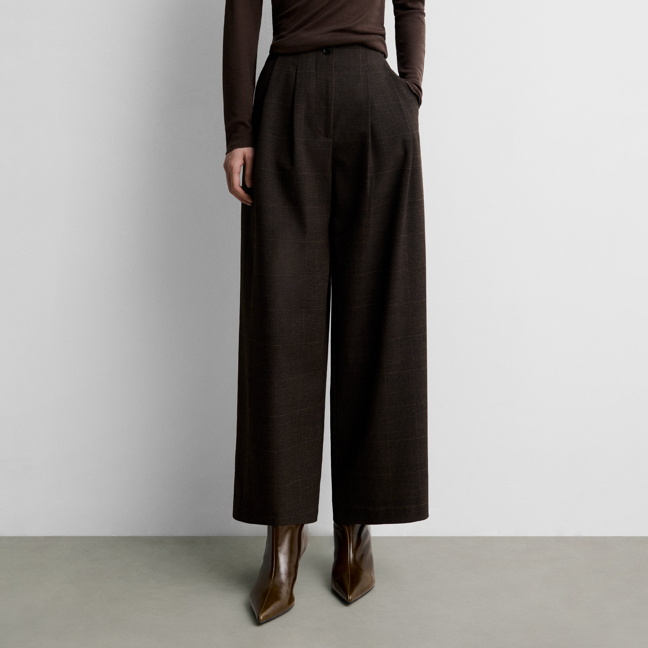 Checked trousers with darts