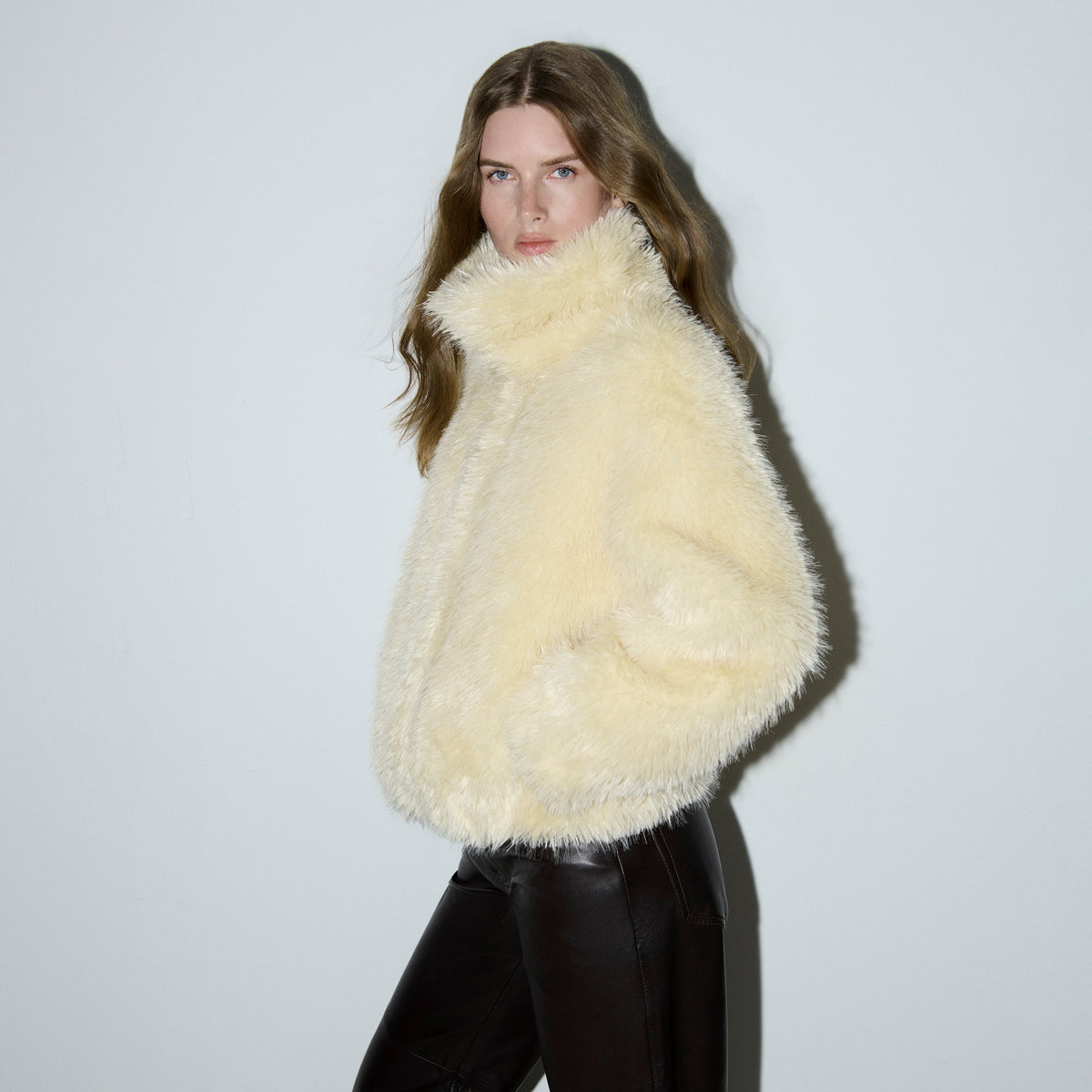 Chaqueta corta ecopelo