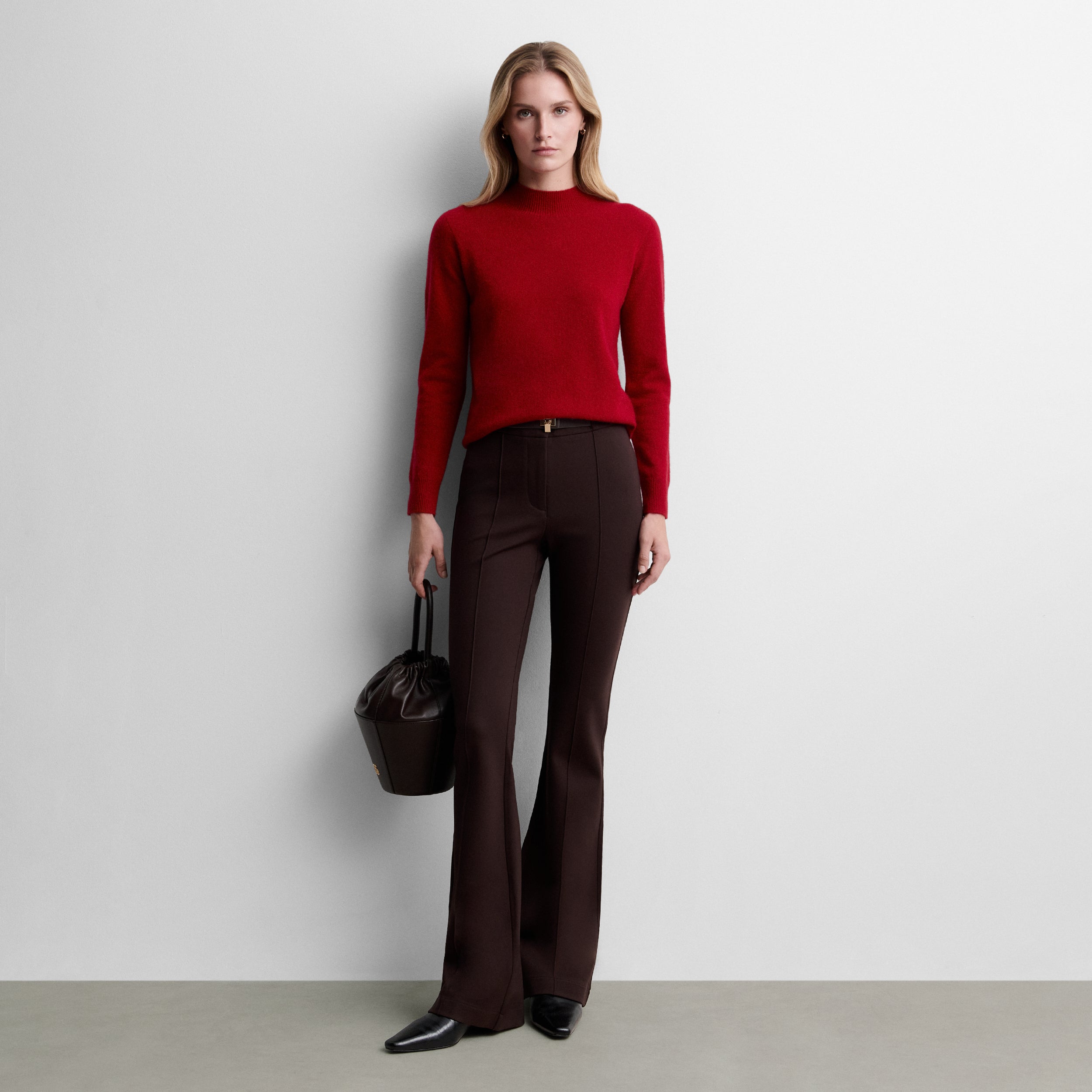 Stretch trousers with belt