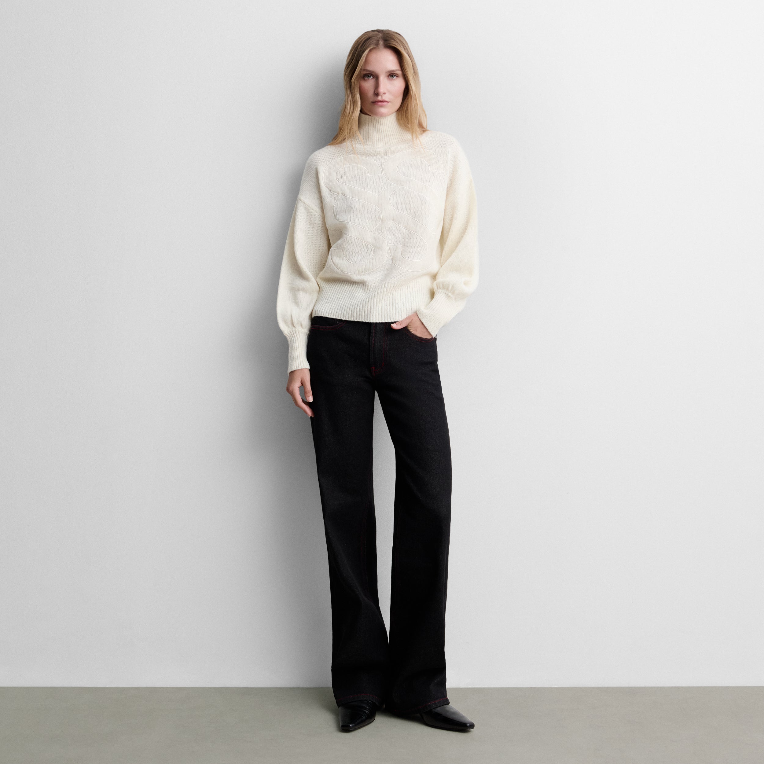 Knit sweater with logo