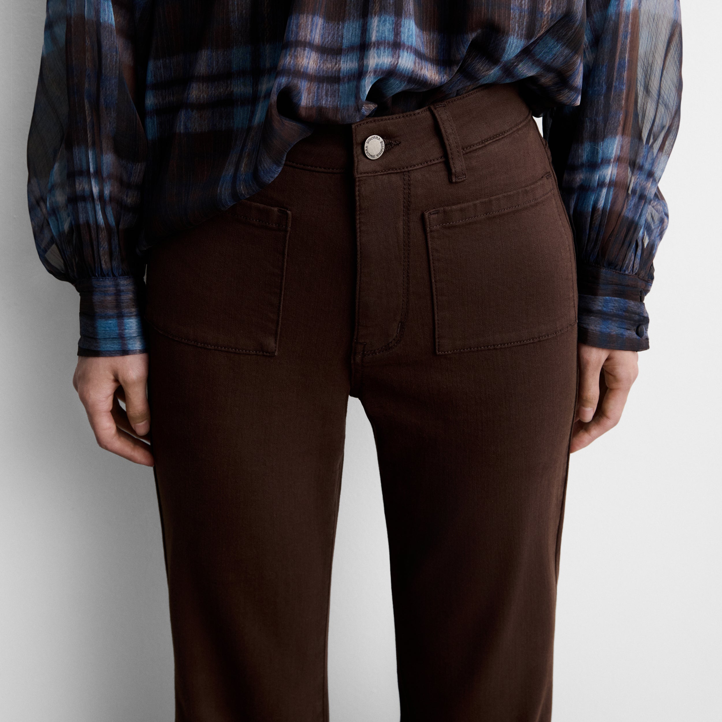 Pantalón bolsillos parche