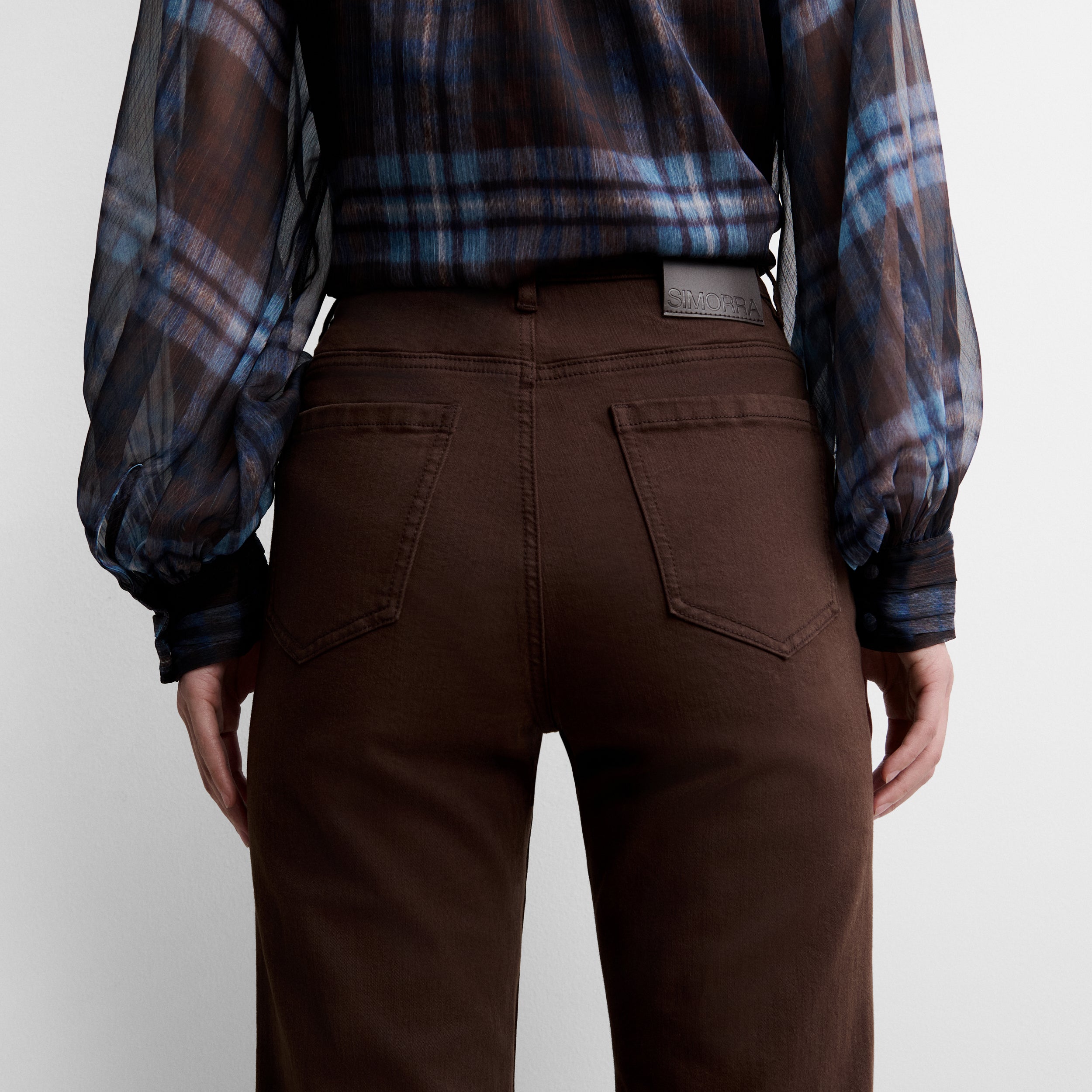 Pantalón bolsillos parche