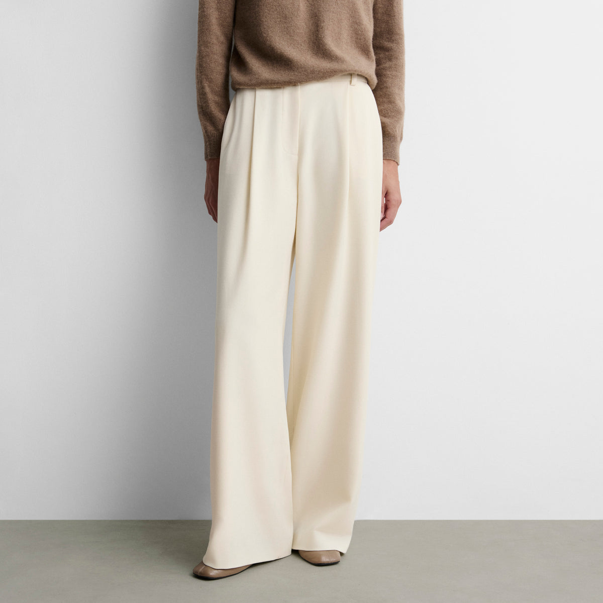 Wide pleated trousers