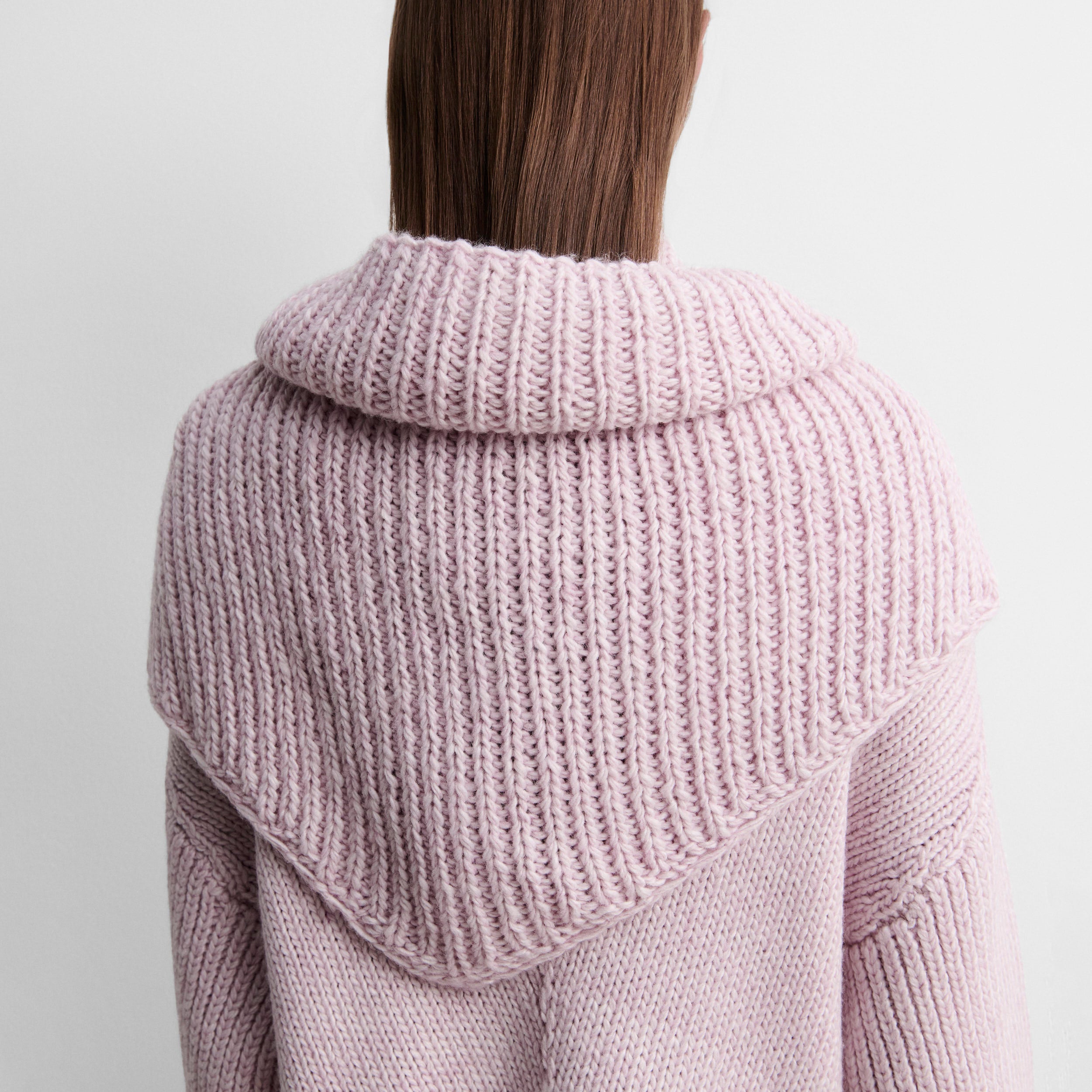 Triangular knit scarf