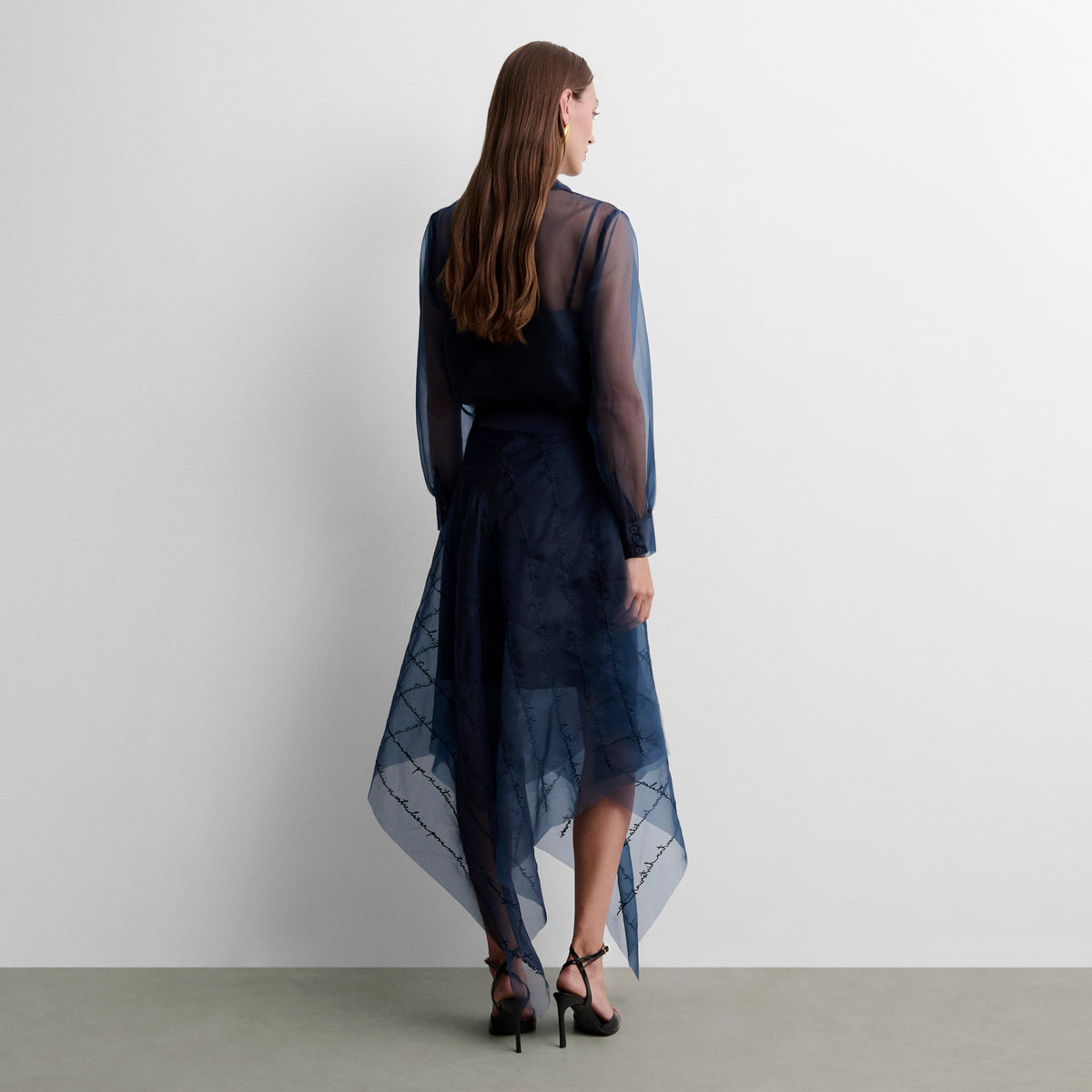 Falda organza bordada