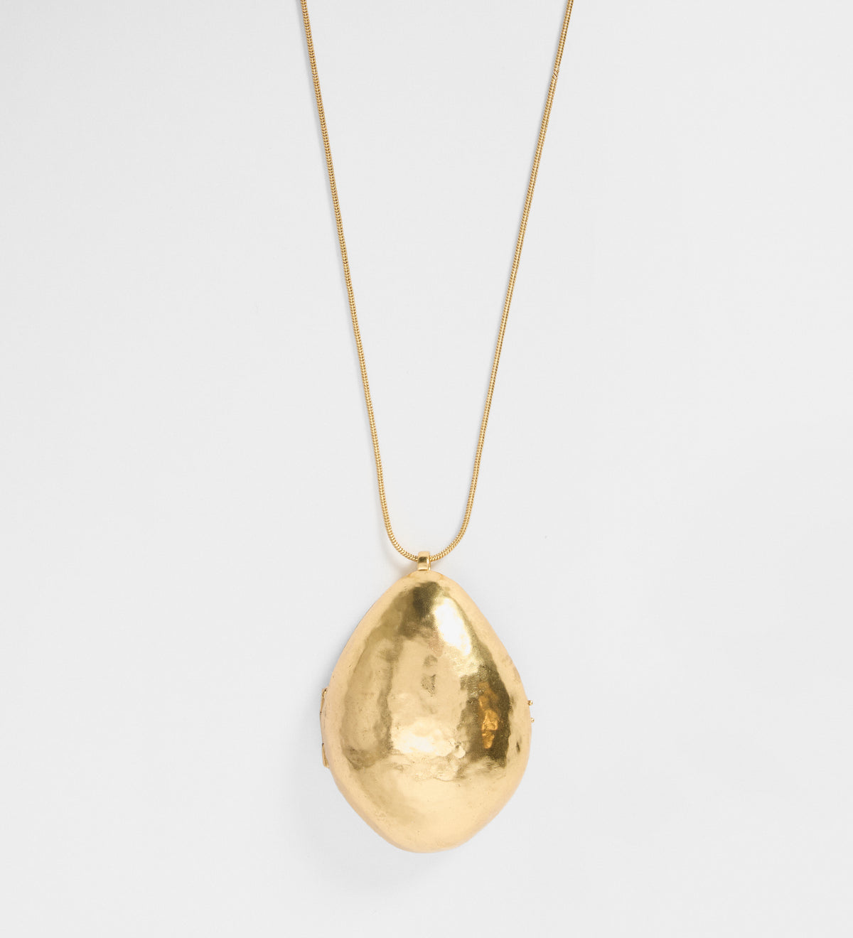 Collar dorado relicario