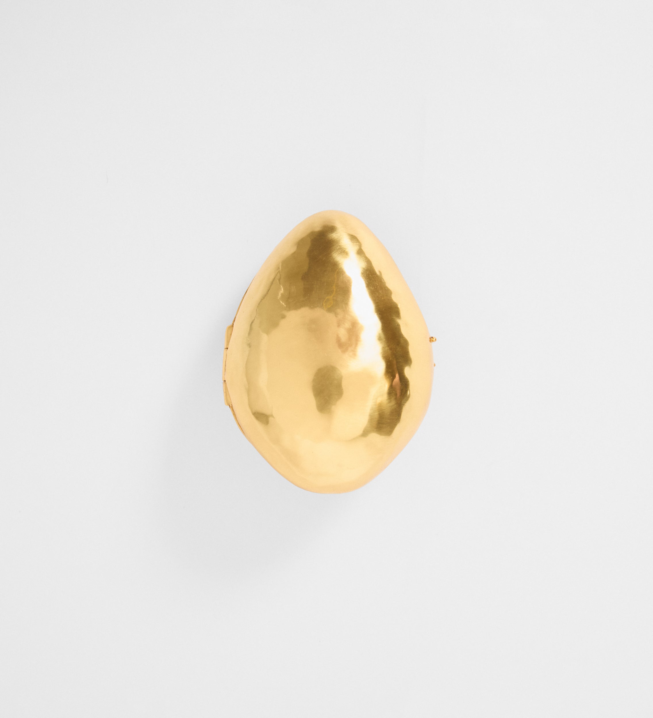 Broche dorado relicario