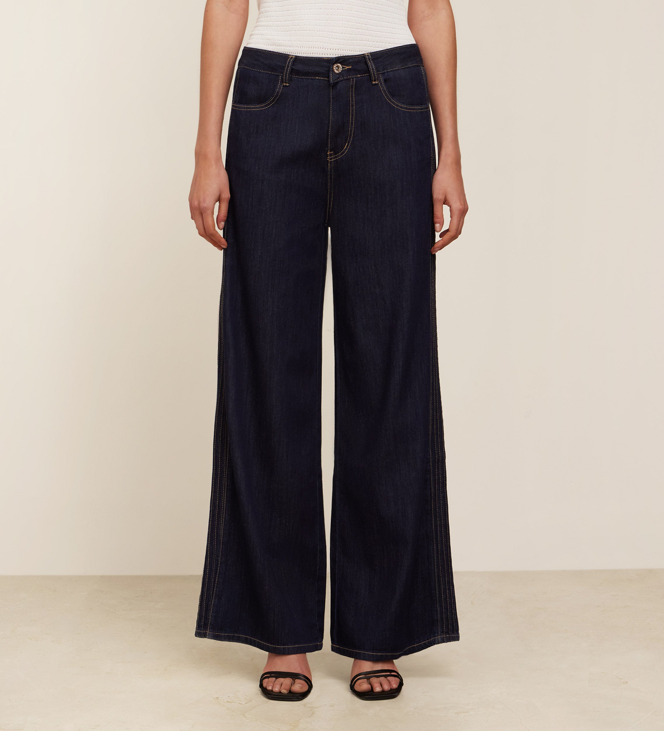 Wide leg pants with drawstrings