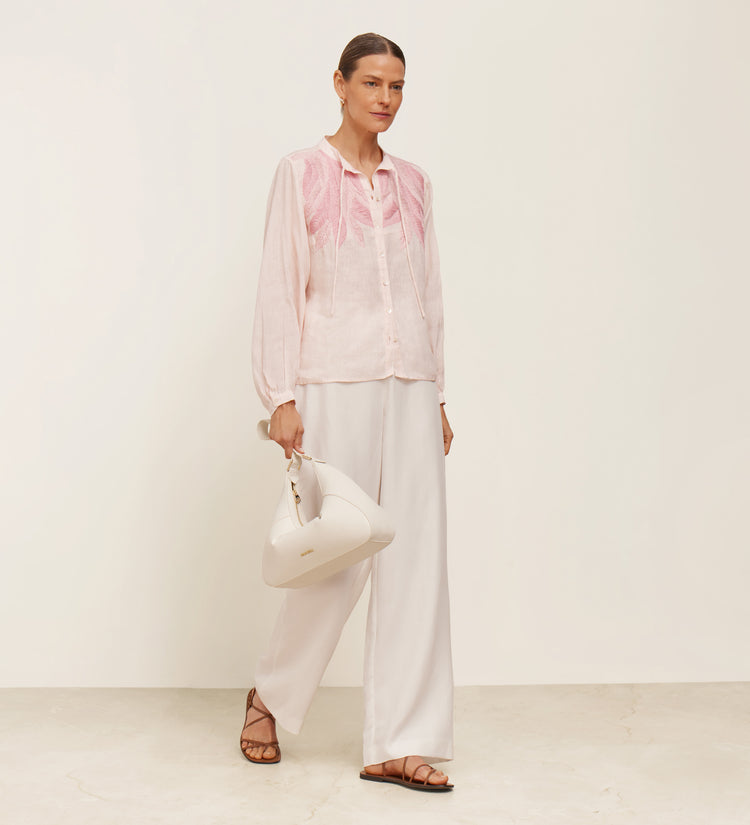 Blouse brodée à la main