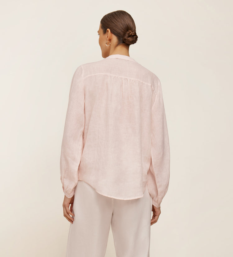 Blouse brodée à la main