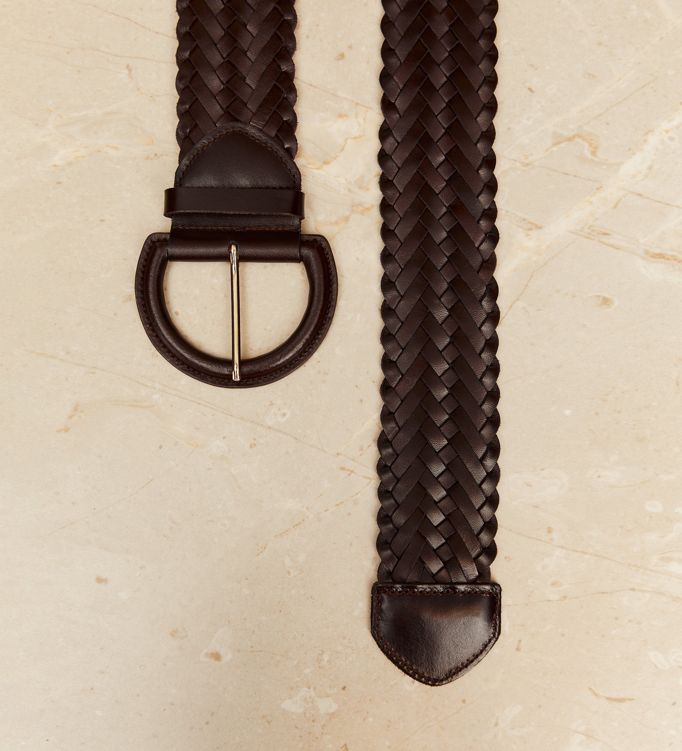 Interlaced leather belt with leather buckle