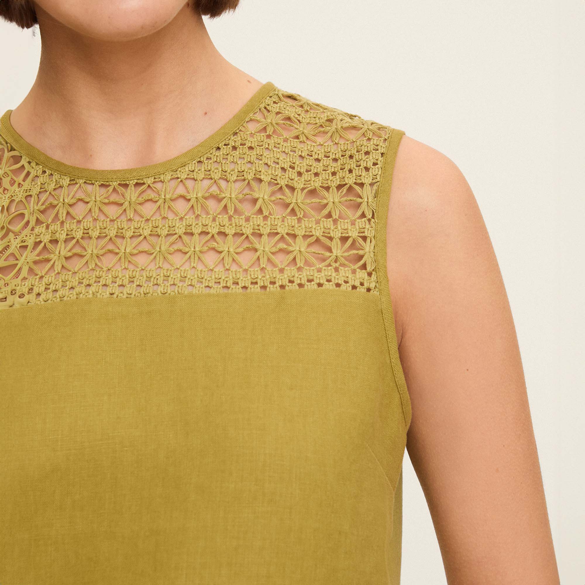 Linen and crochet T-shirt