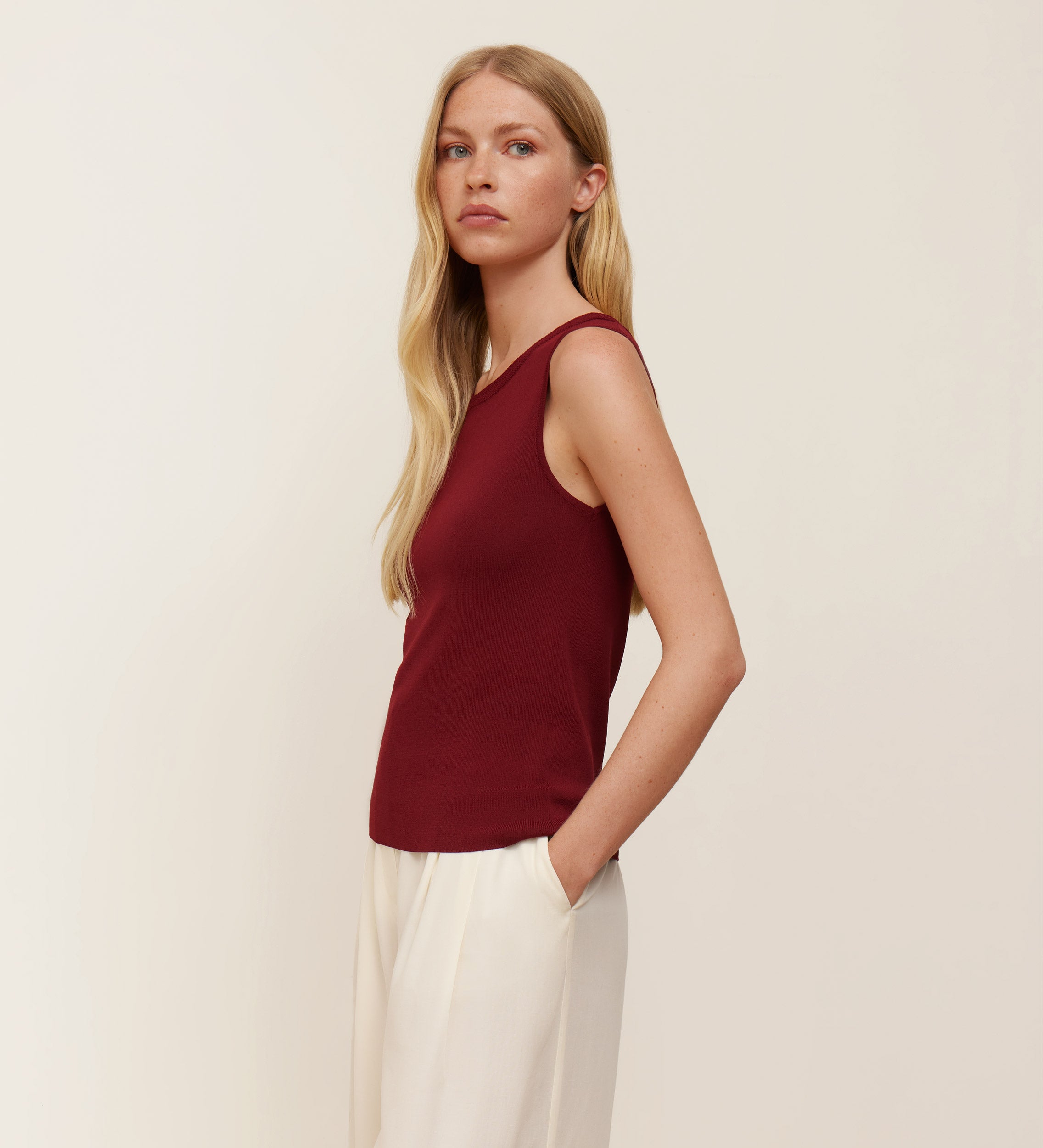 Tricot top with armholes