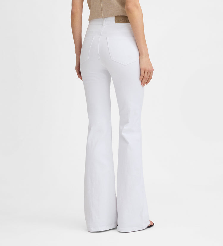 Pantalón vaquero acampanado