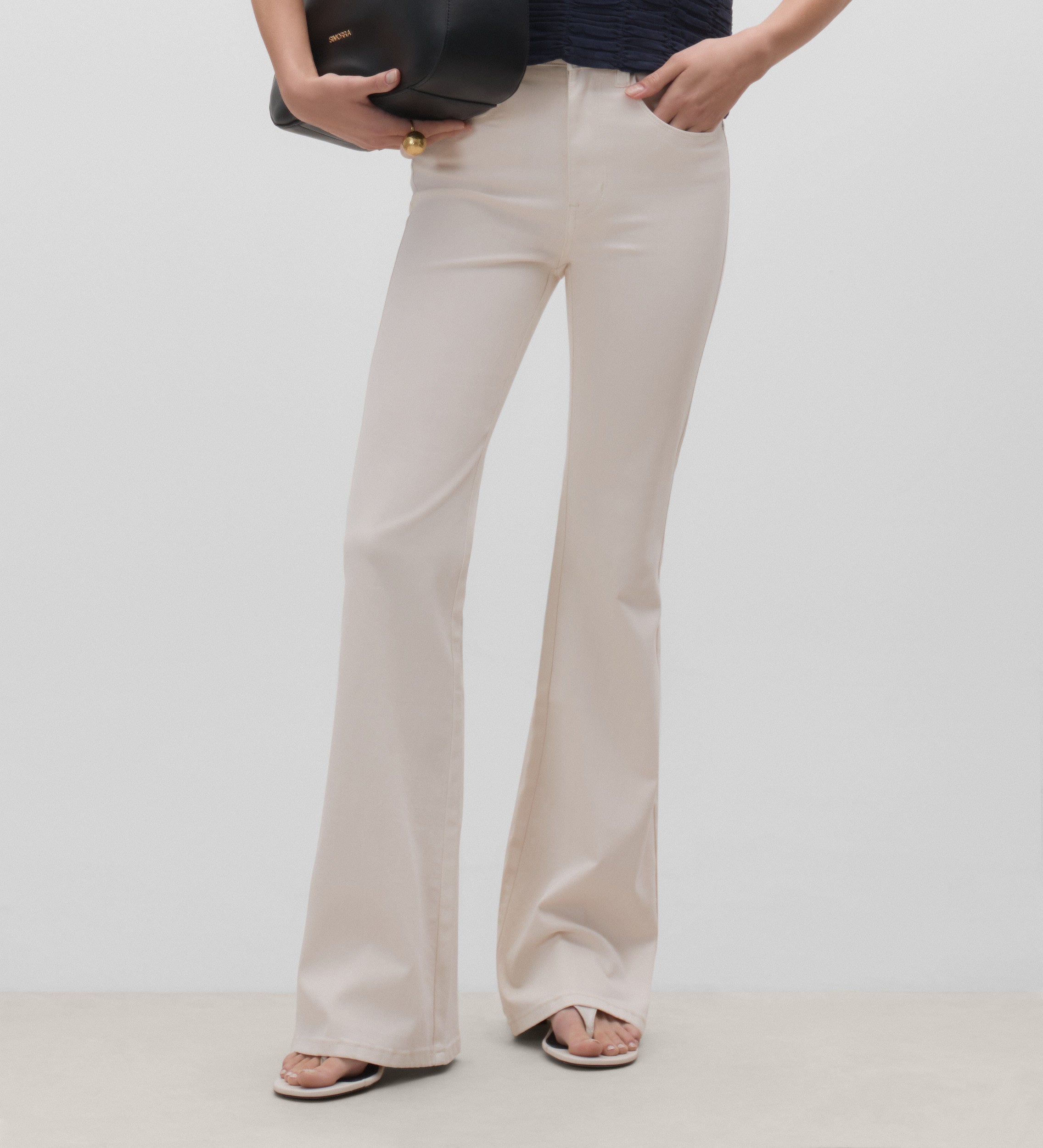 Pantalón vaquero acampanado