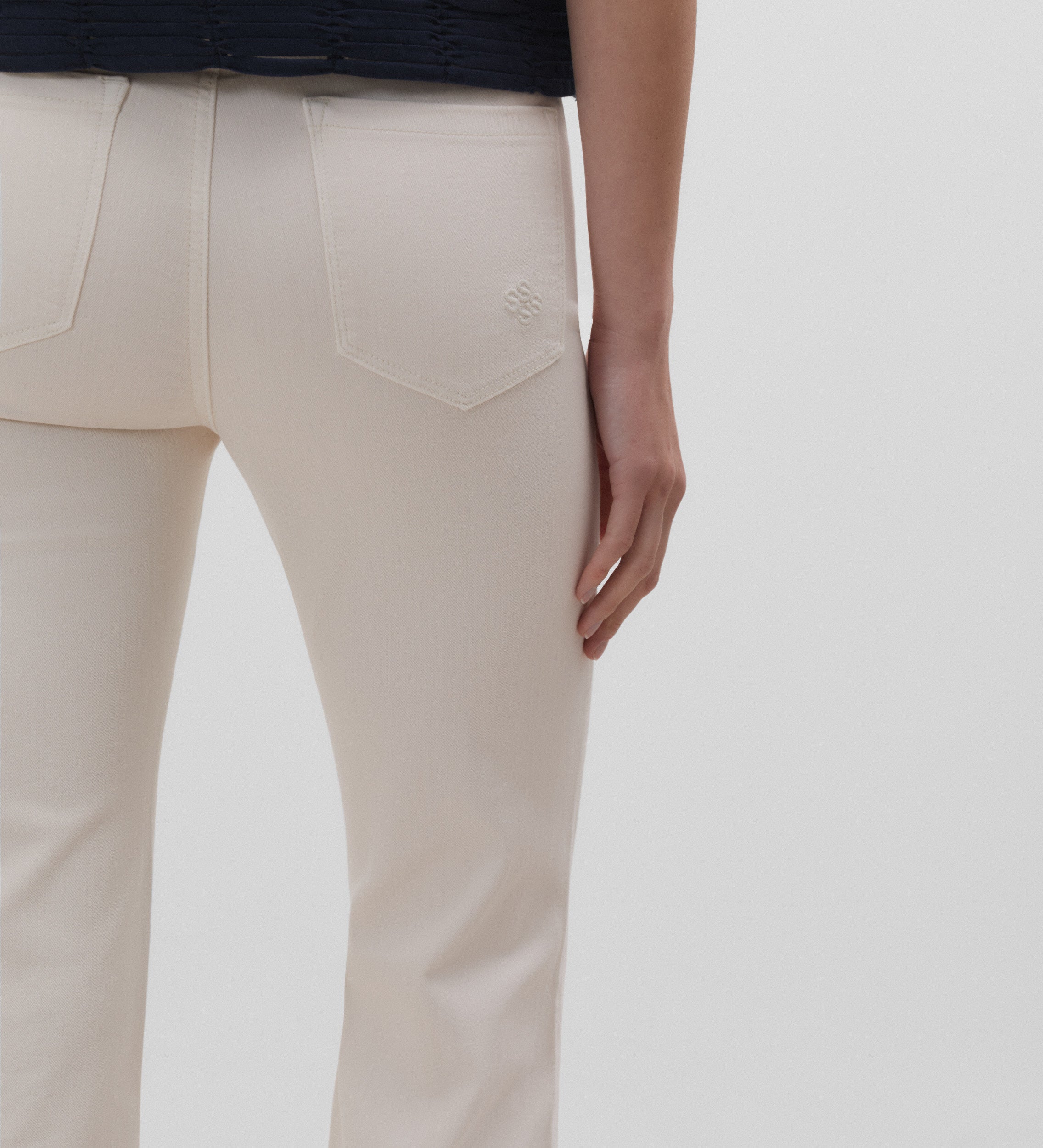 Pantalón vaquero acampanado