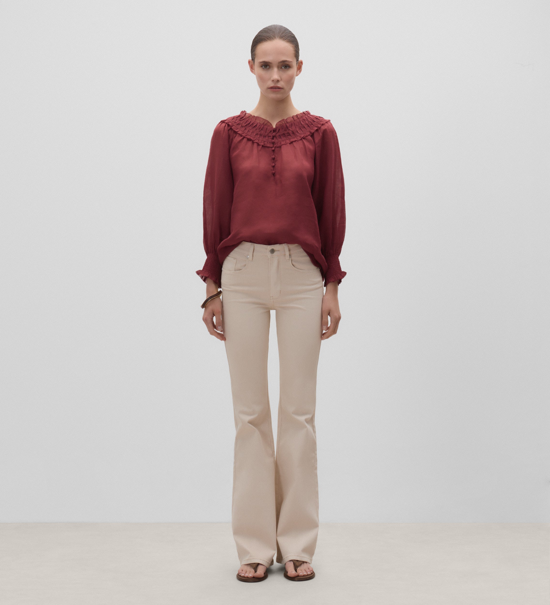 Pantalón vaquero acampanado