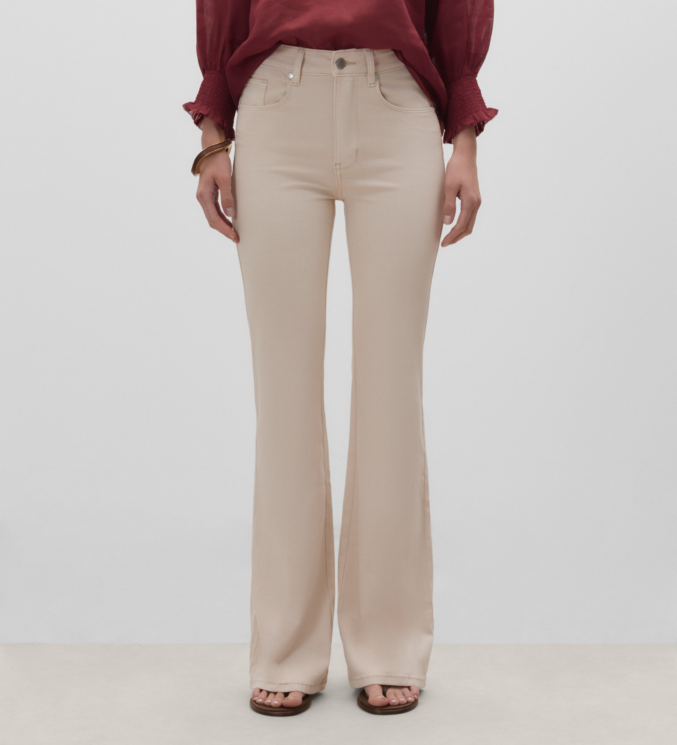 Pantalón vaquero acampanado