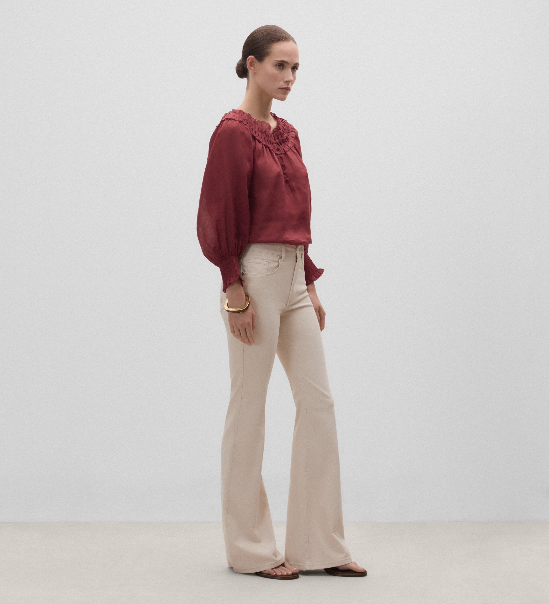 Pantalón vaquero acampanado