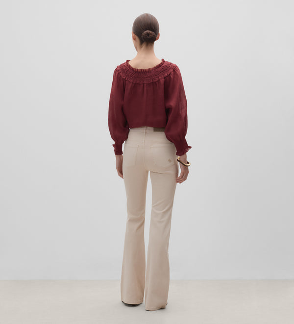 Pantalón vaquero acampanado