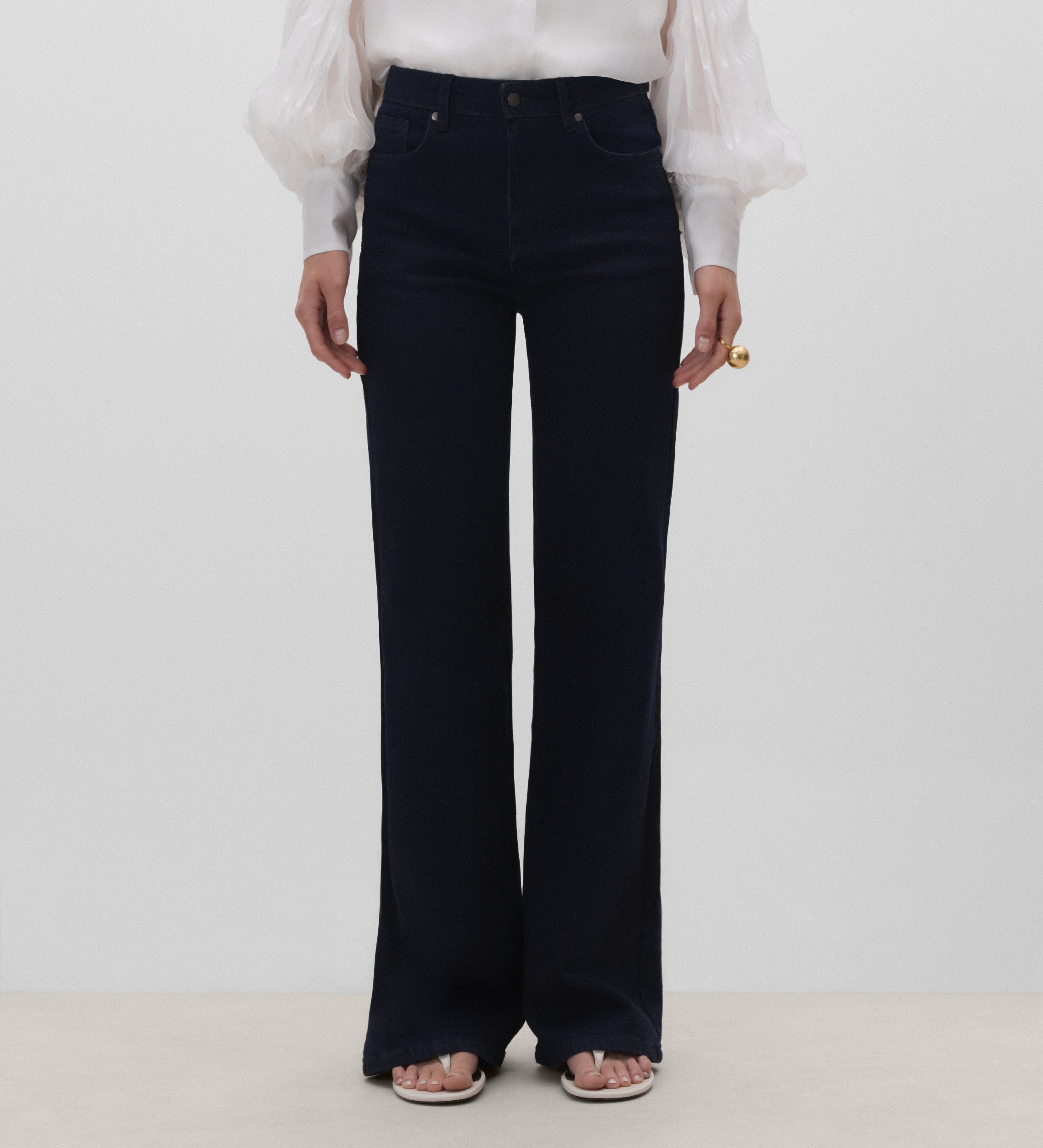 Pantalón vaquero acampanado