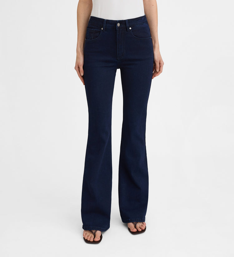 Pantalón vaquero acampanado