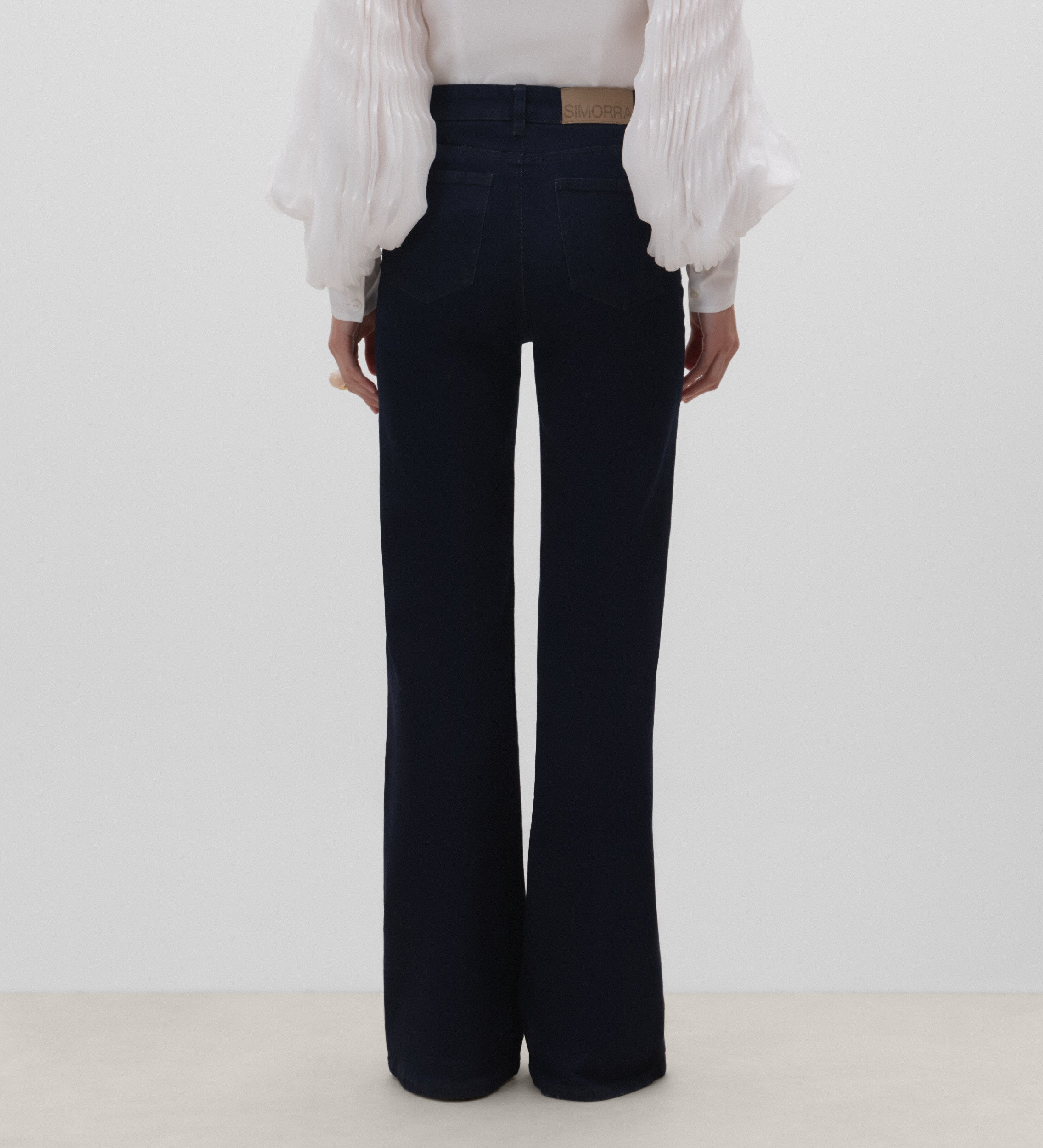 Pantalón vaquero acampanado