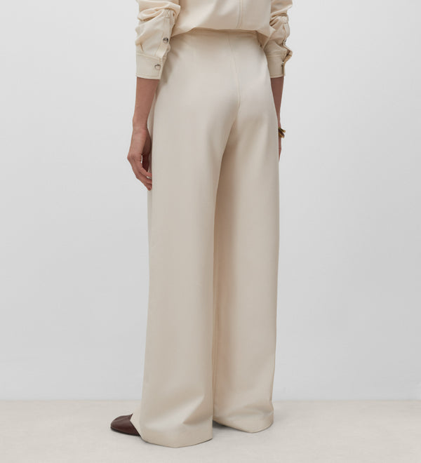 Wide pleated trousers