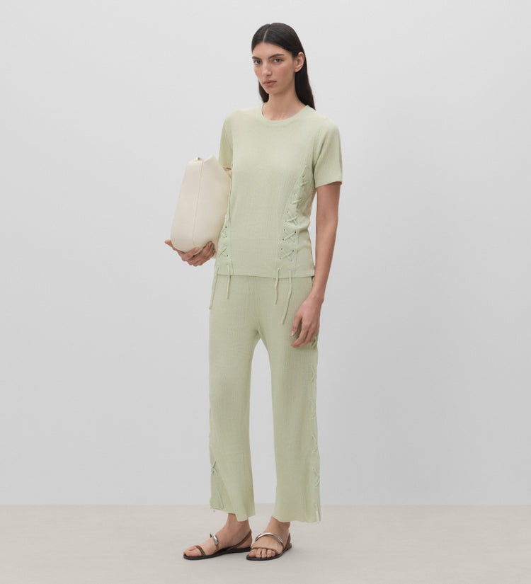 Top tricot eyelets