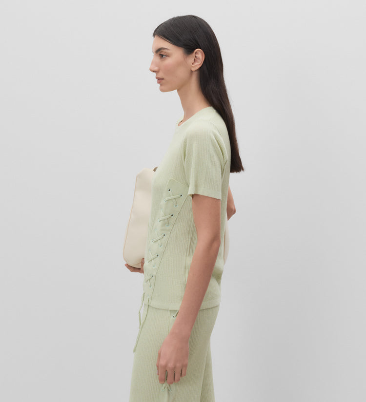 Top tricot eyelets